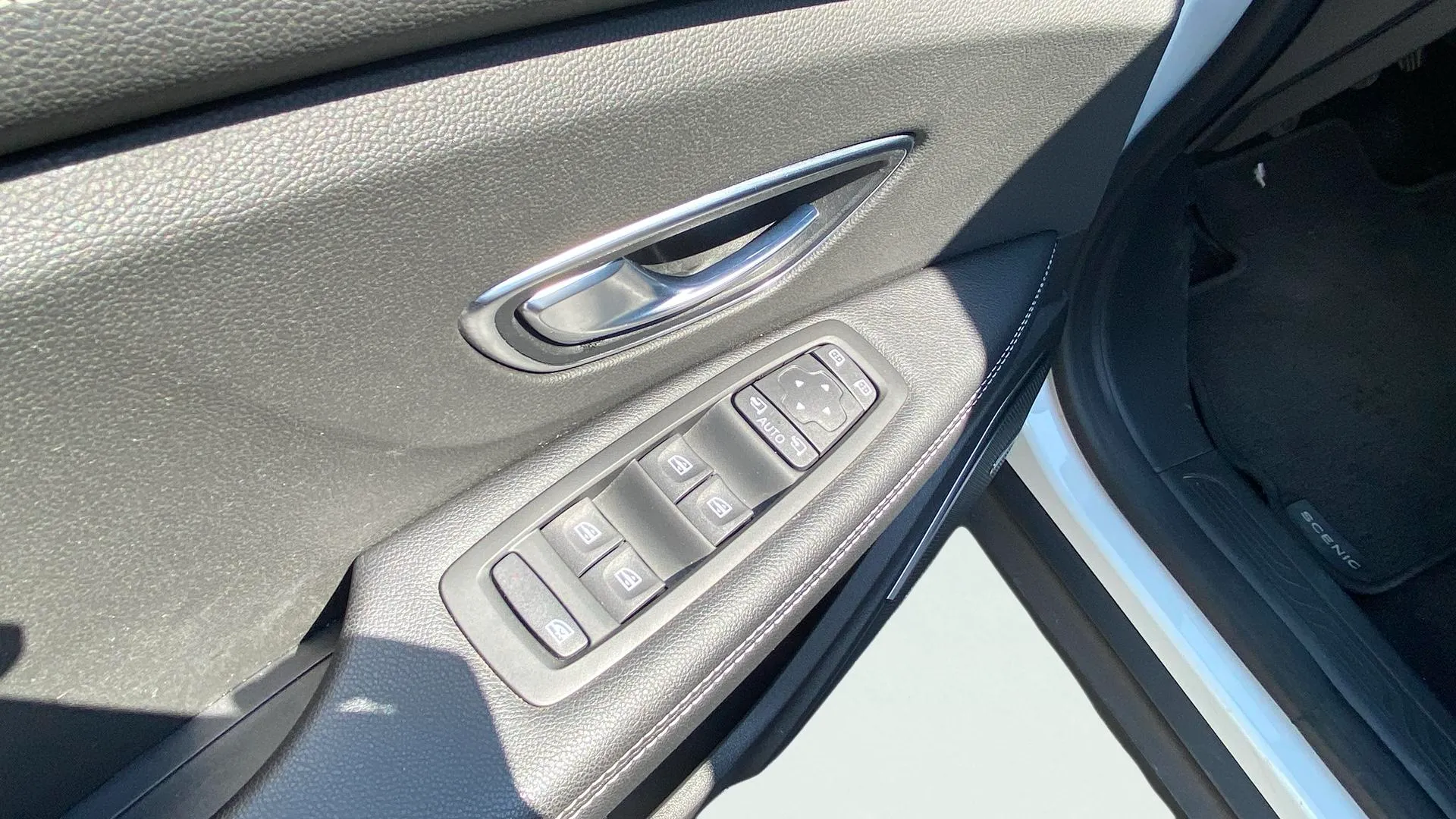 Renault Scénic Zen TCe GPF - foto 23