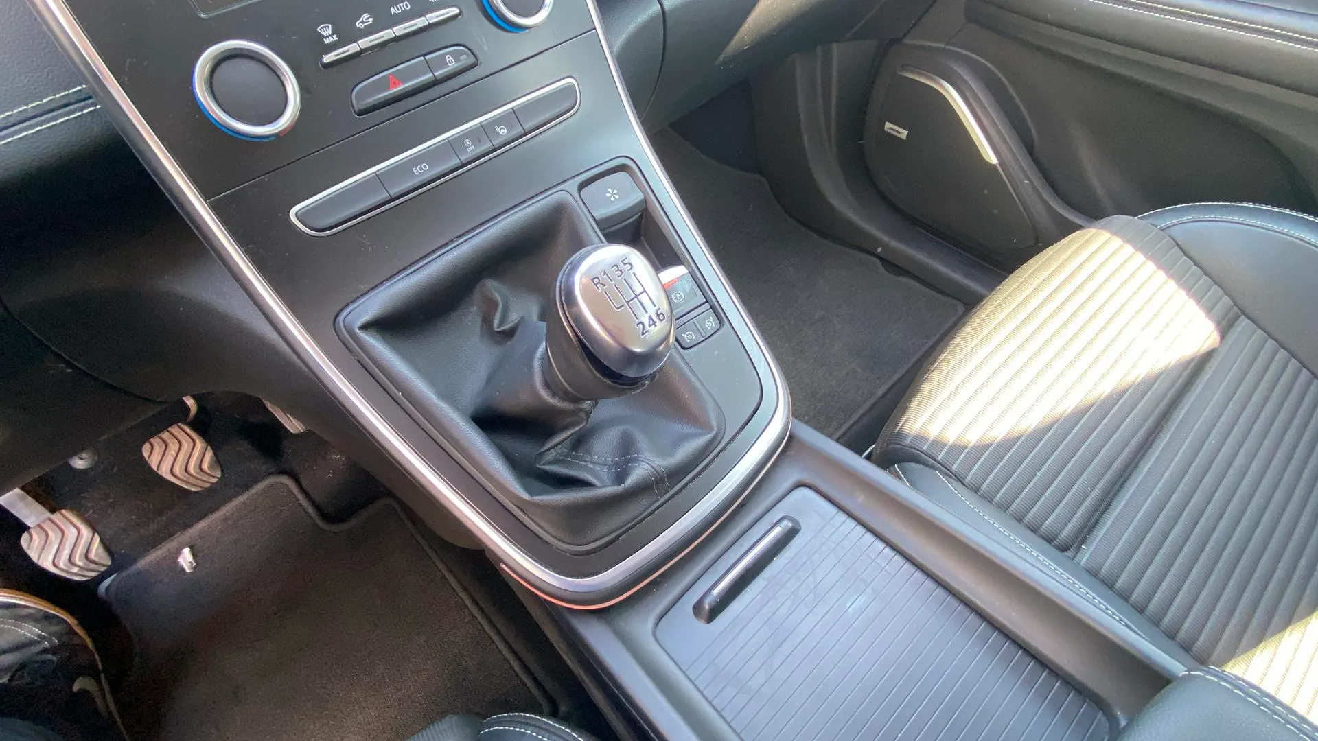 Renault Scénic Zen TCe GPF - foto 17