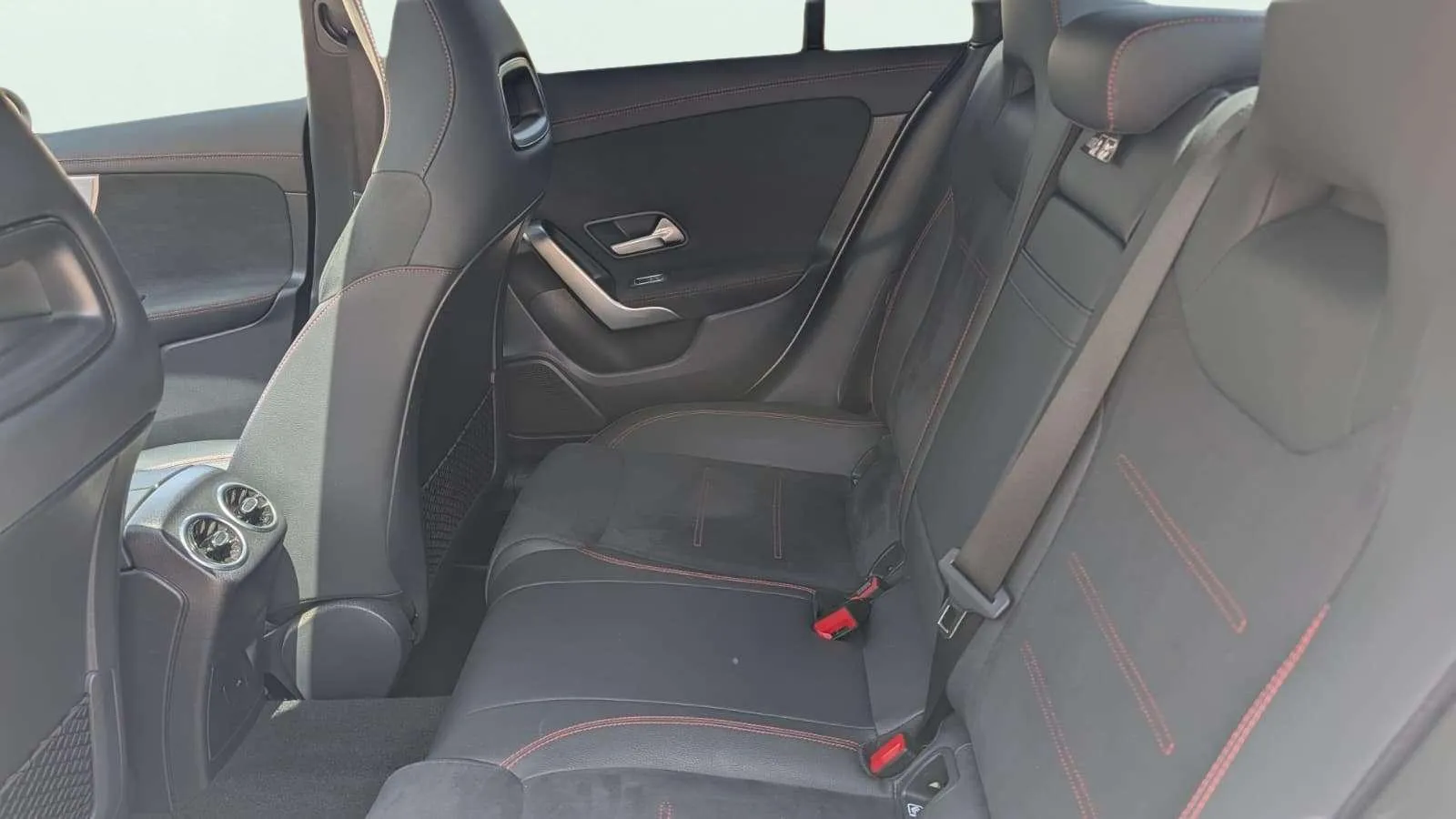 Mercedes-Benz CLA 200 D DCT - foto 16
