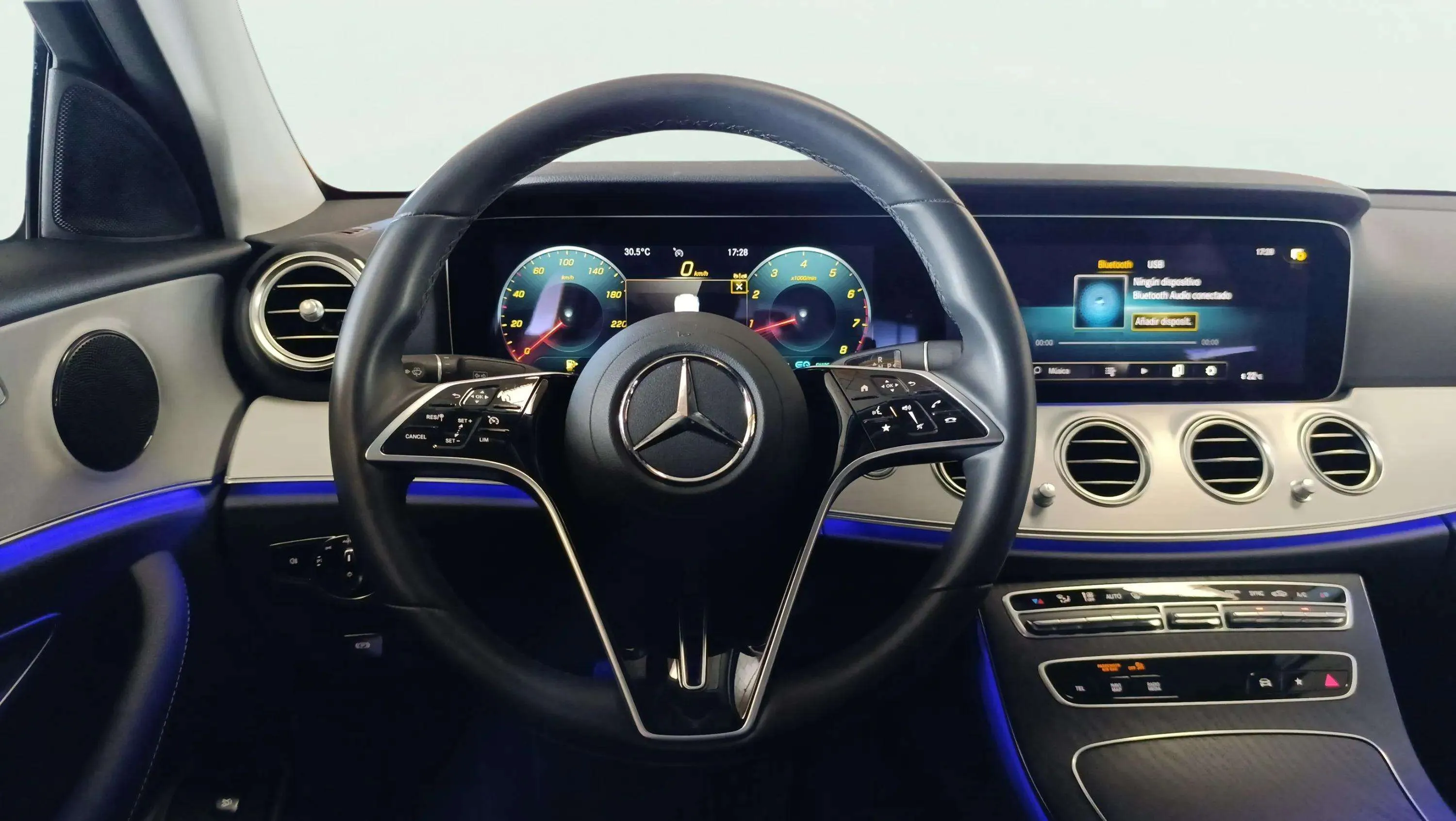 Mercedes-Benz Clase E E 200 - foto 10