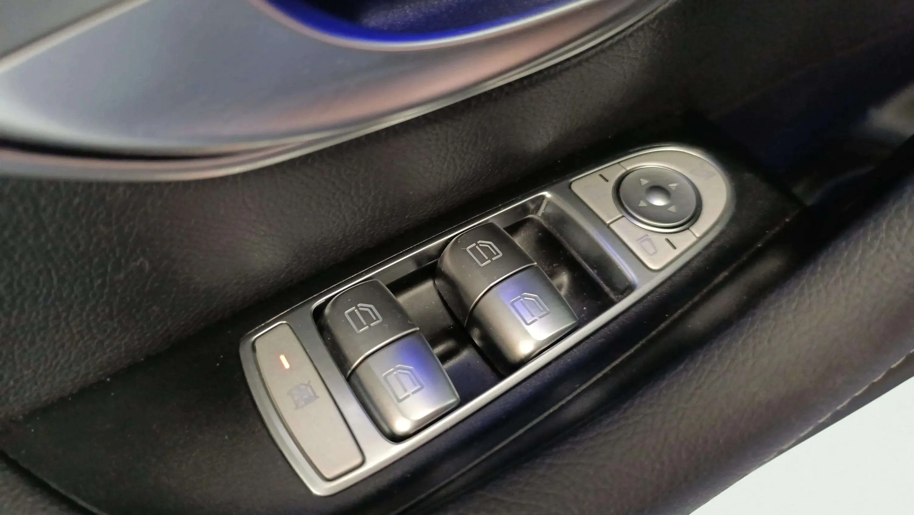 Mercedes-Benz Clase E E 200 - foto 24