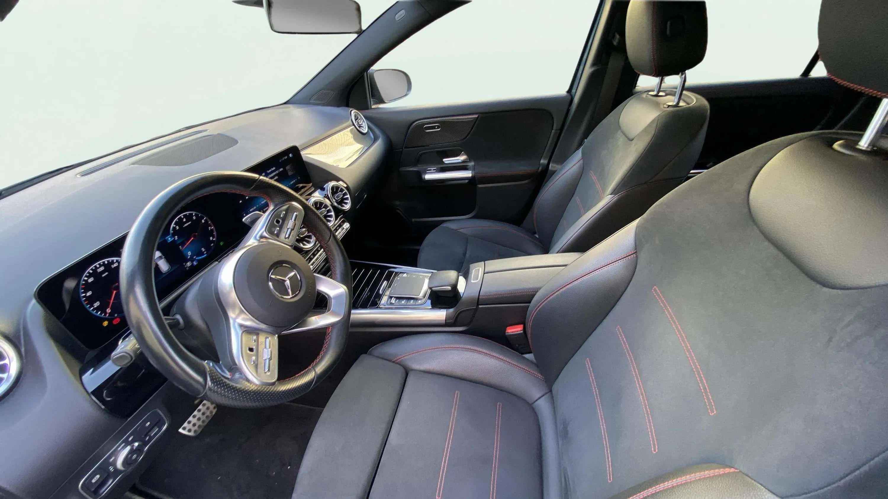 Mercedes-Benz GLA 200 - foto 13