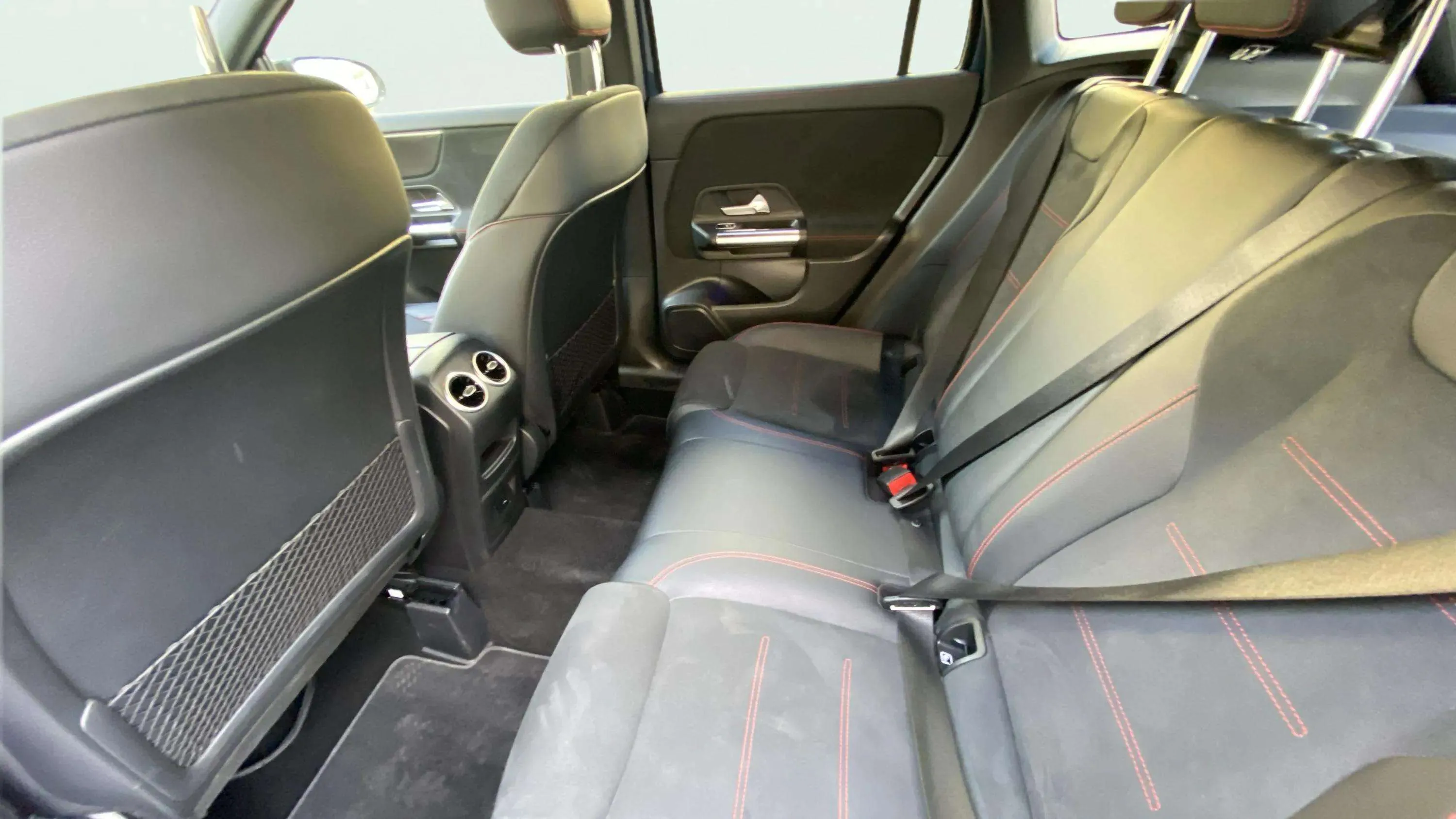 Mercedes-Benz GLA 200 - foto 14