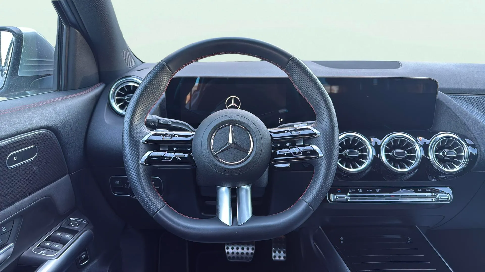 Mercedes-Benz GLA 200 - foto 12