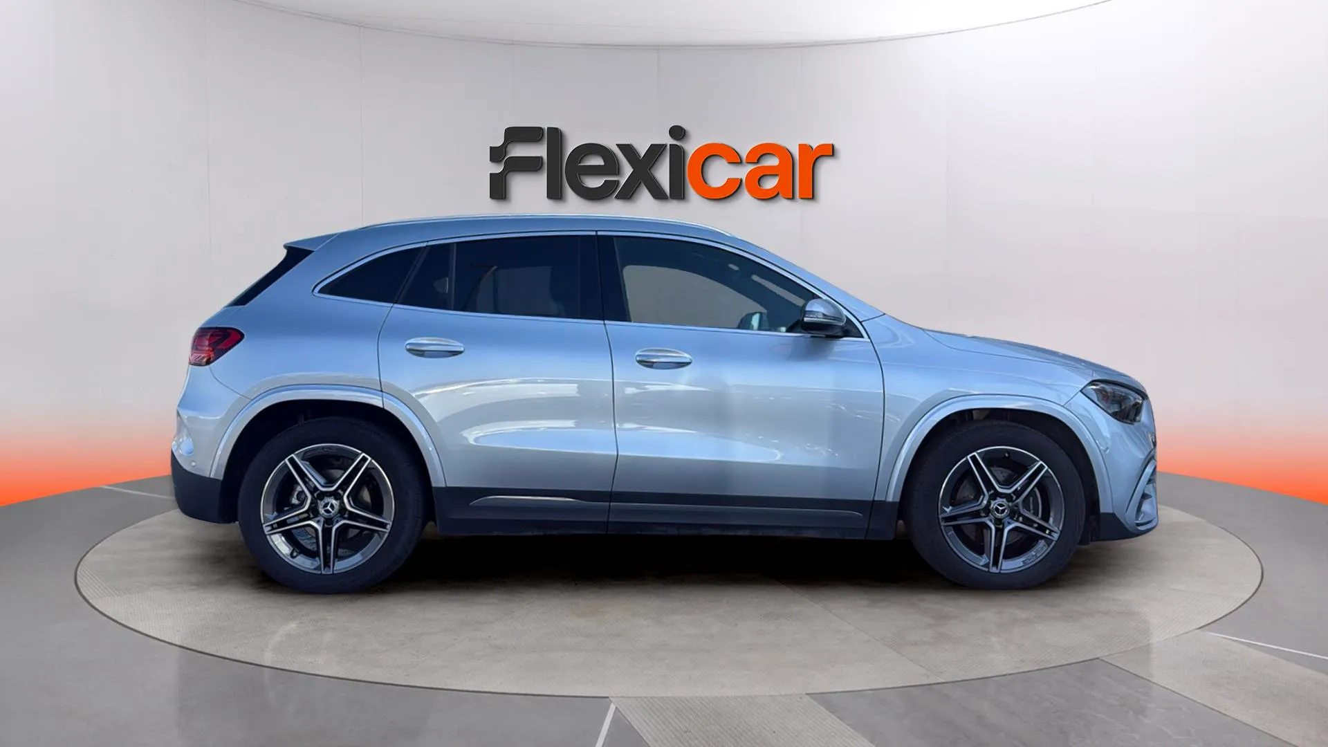 Mercedes-Benz GLA 200 - foto 8