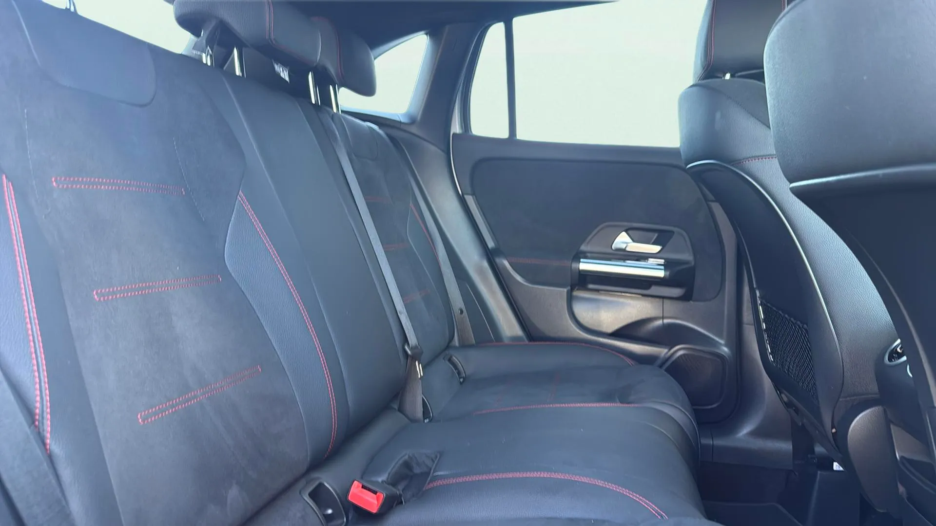 Mercedes-Benz GLA 200 - foto 17