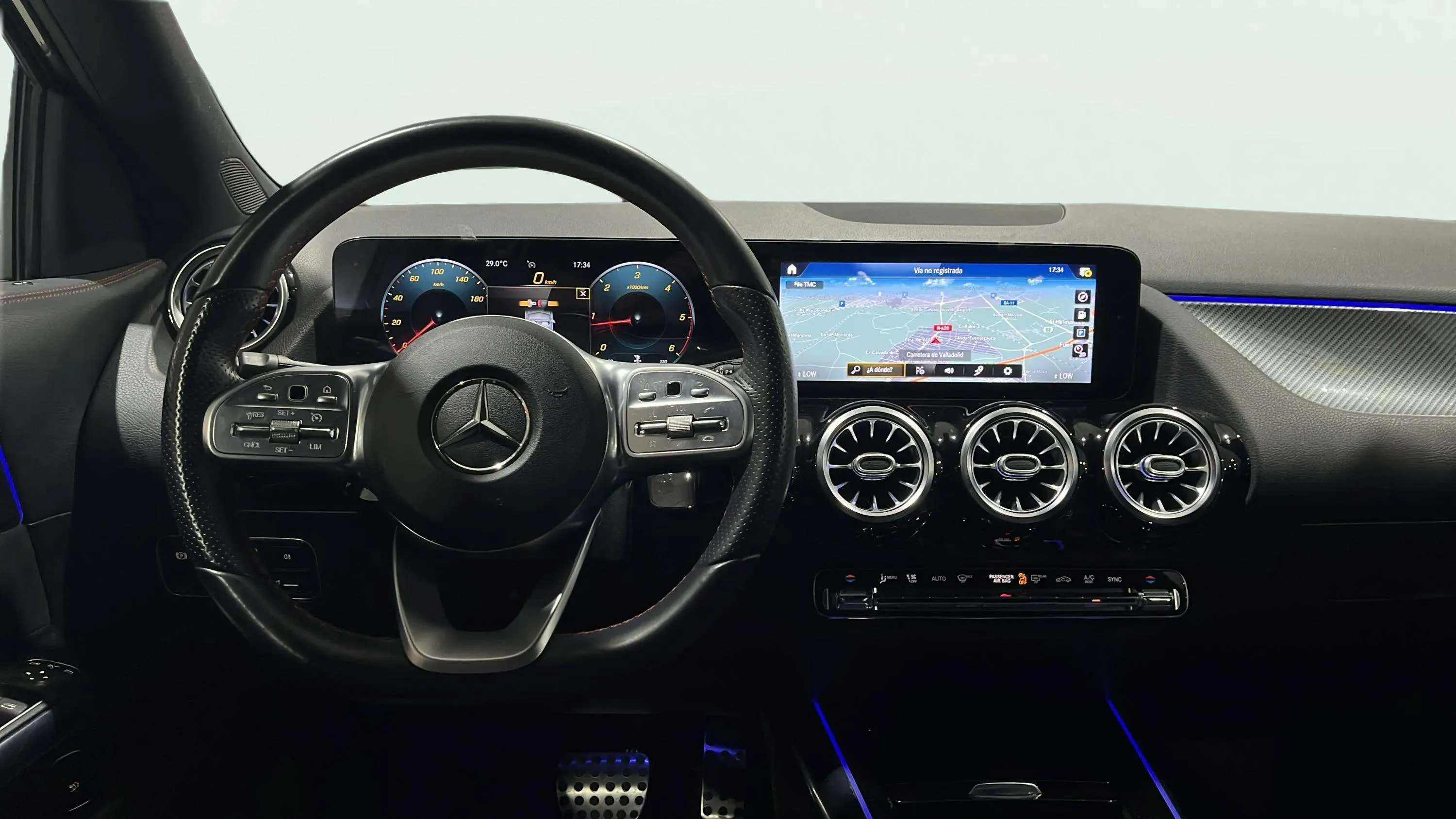 Mercedes-Benz GLA 200 D - foto 29