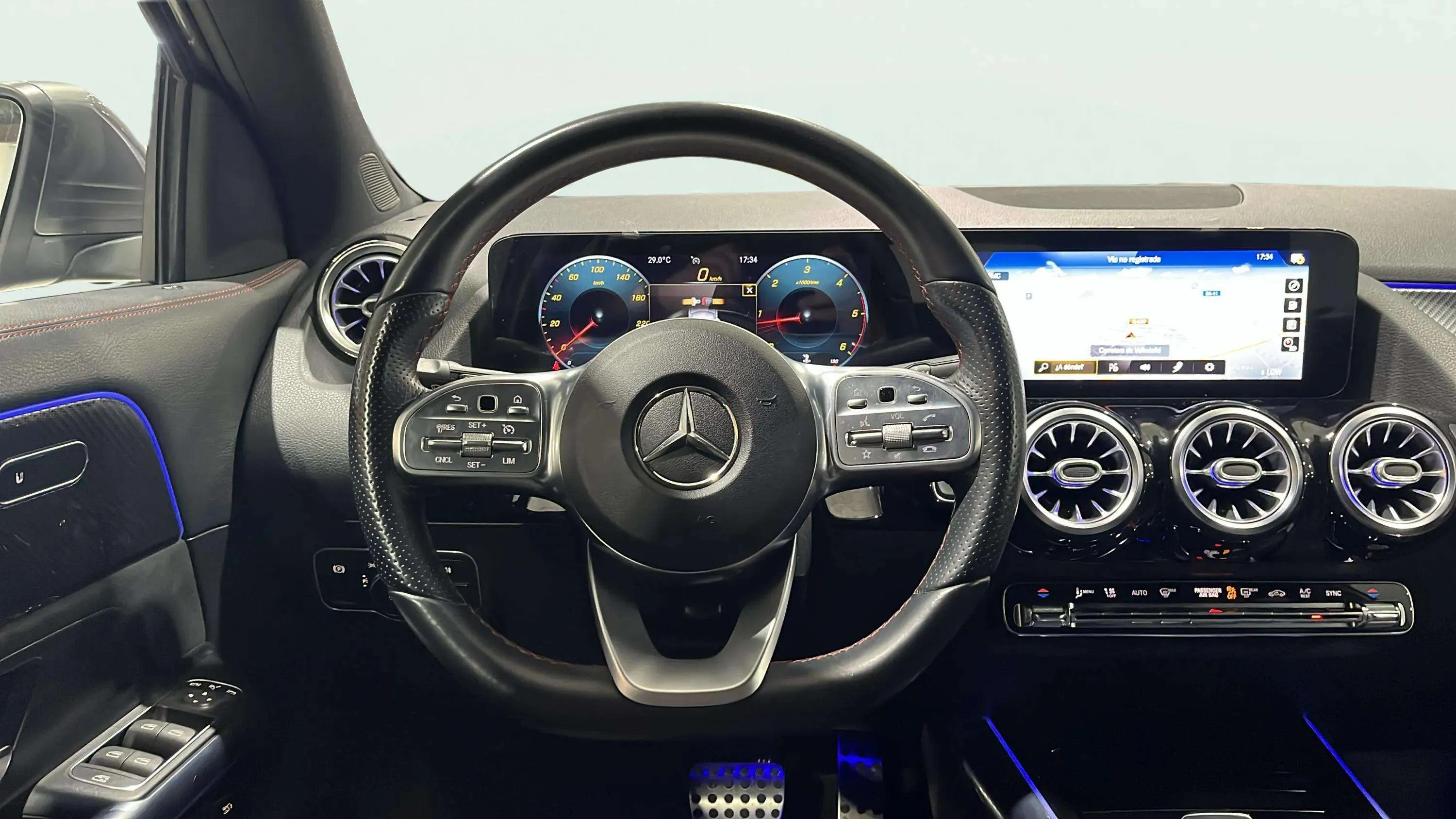 Mercedes-Benz GLA 200 D - foto 30