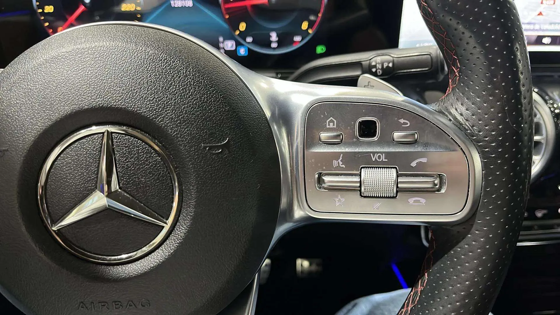 Mercedes-Benz GLA 200 D - foto 18