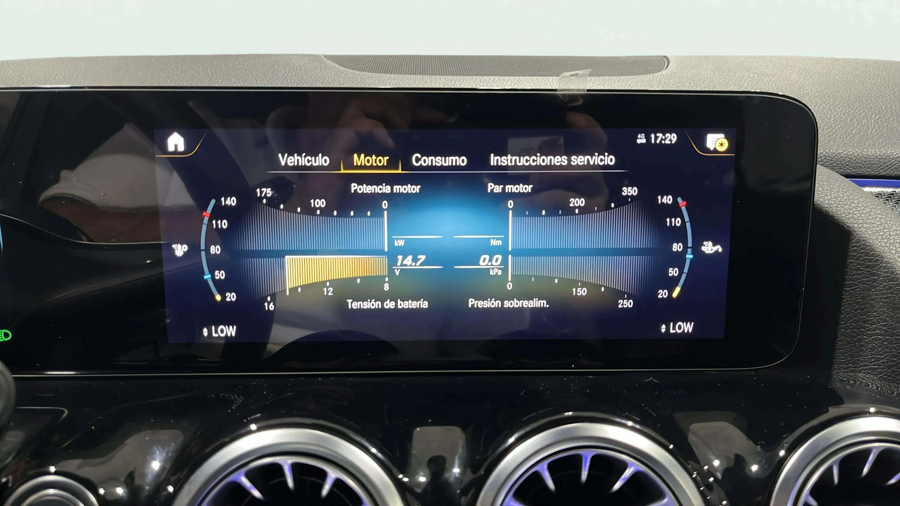 Mercedes-Benz GLA 200 D - foto 24