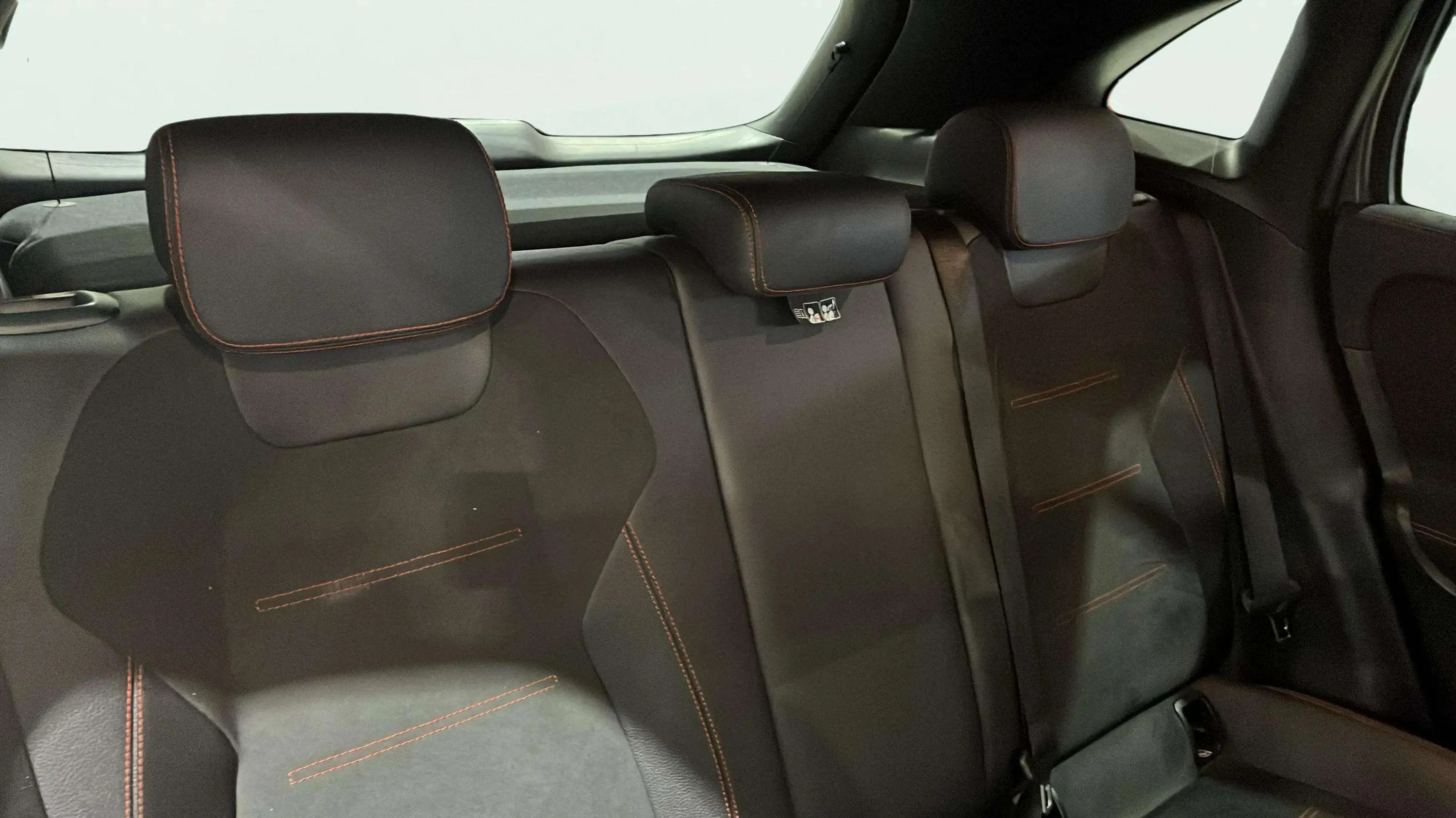 Mercedes-Benz GLA 200 D - foto 14