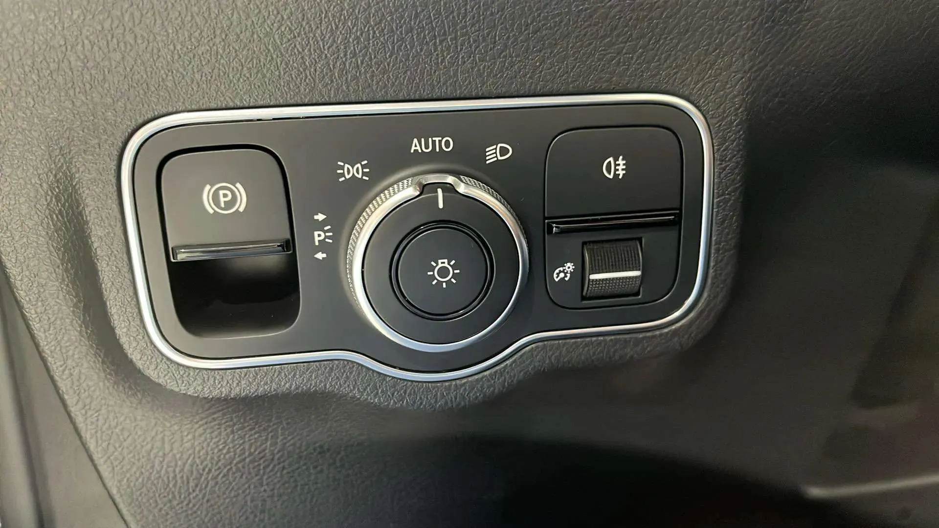 Mercedes-Benz GLA 200 D - foto 16