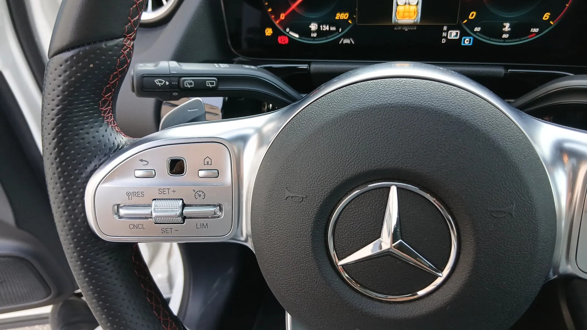 Mercedes-Benz GLA 200 D - foto 19