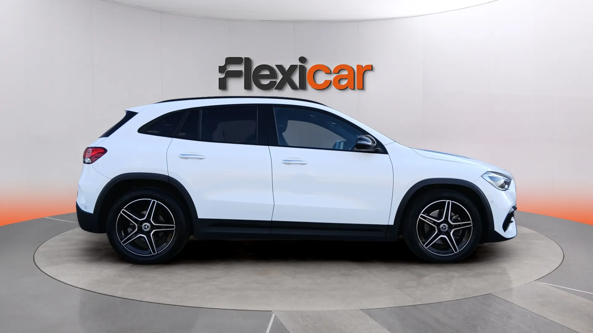 Mercedes-Benz GLA 200 D - foto 2