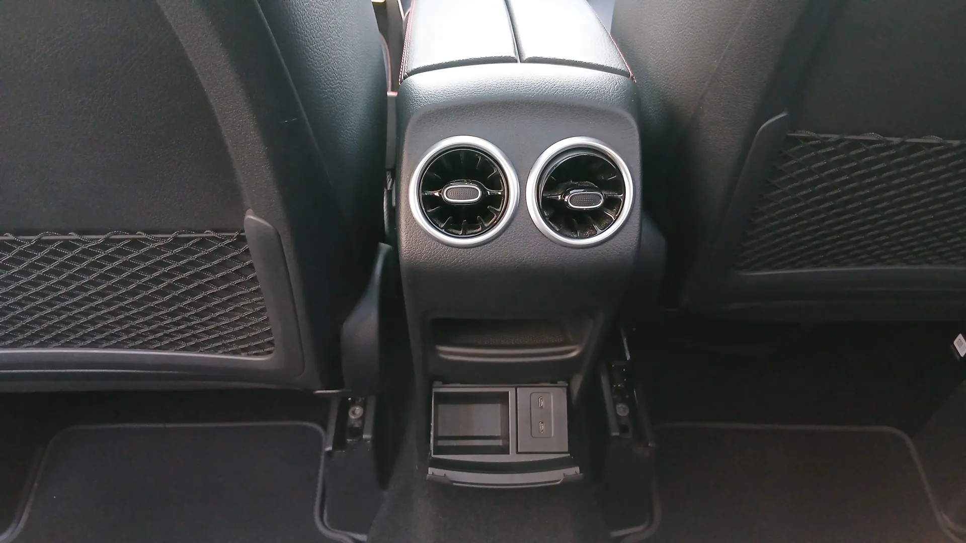 Mercedes-Benz GLA 200 D - foto 28