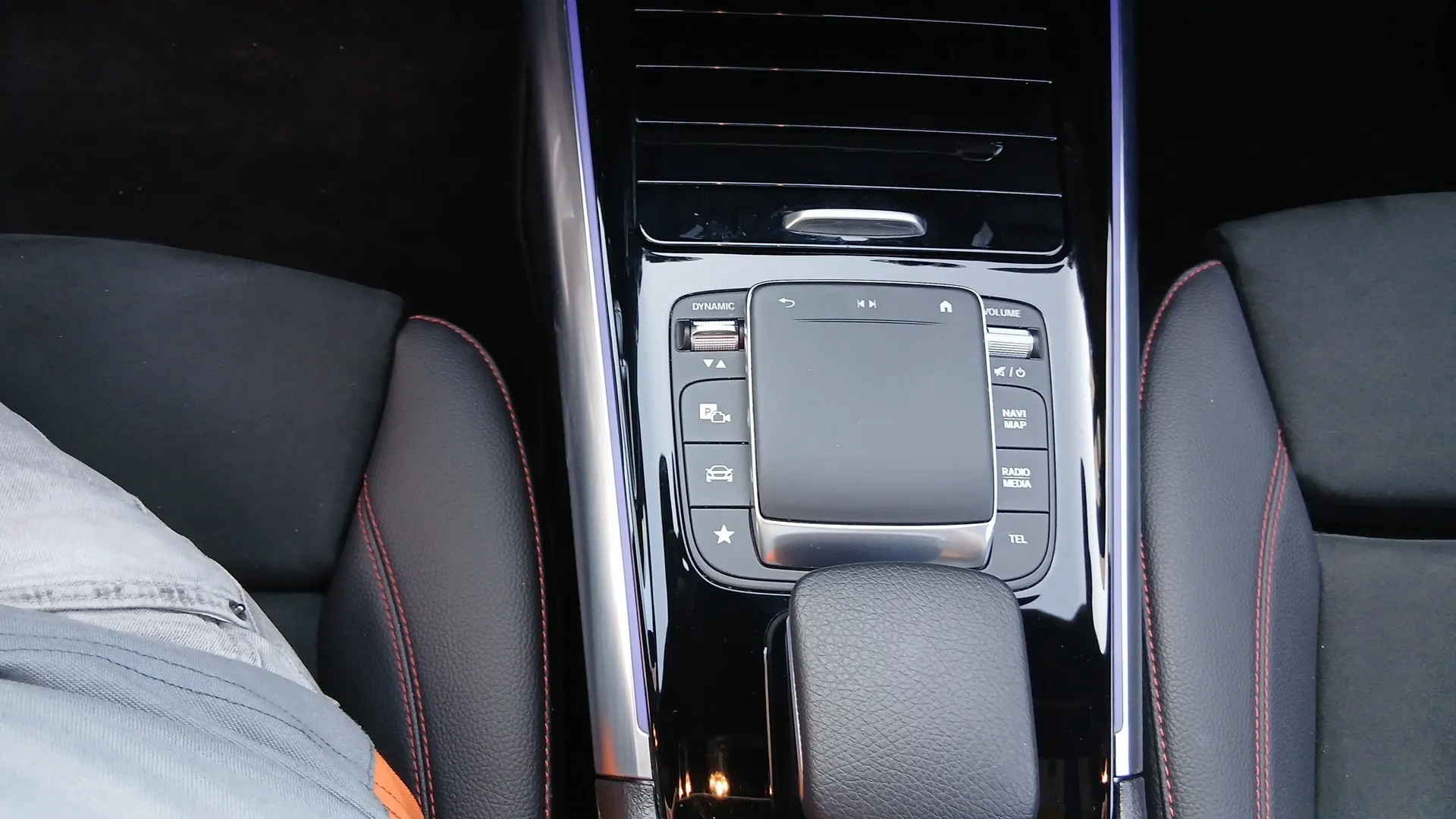 Mercedes-Benz GLA 200 D - foto 11