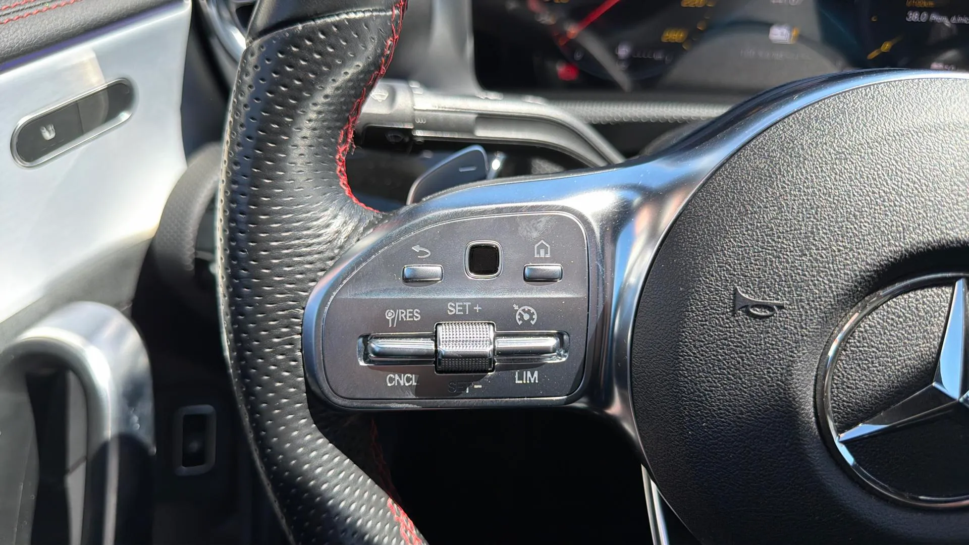 Mercedes-Benz CLA 250 e - foto 13