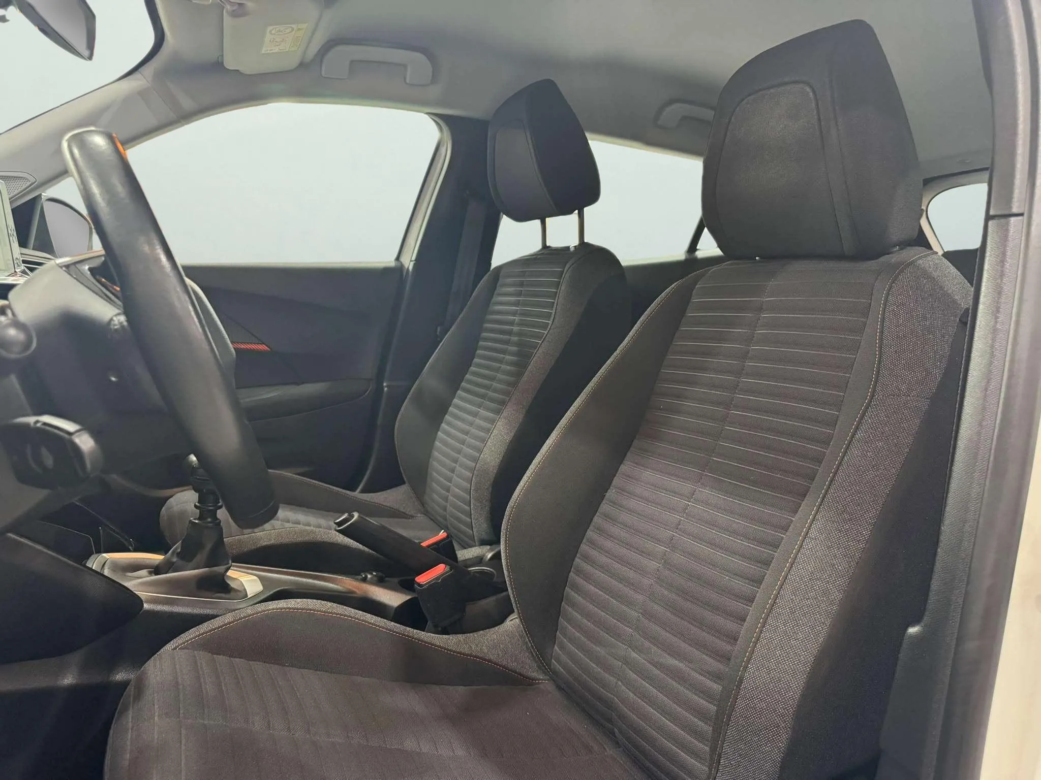 Peugeot 2008 Active Pack PureTech 100 BVM6 - foto 18