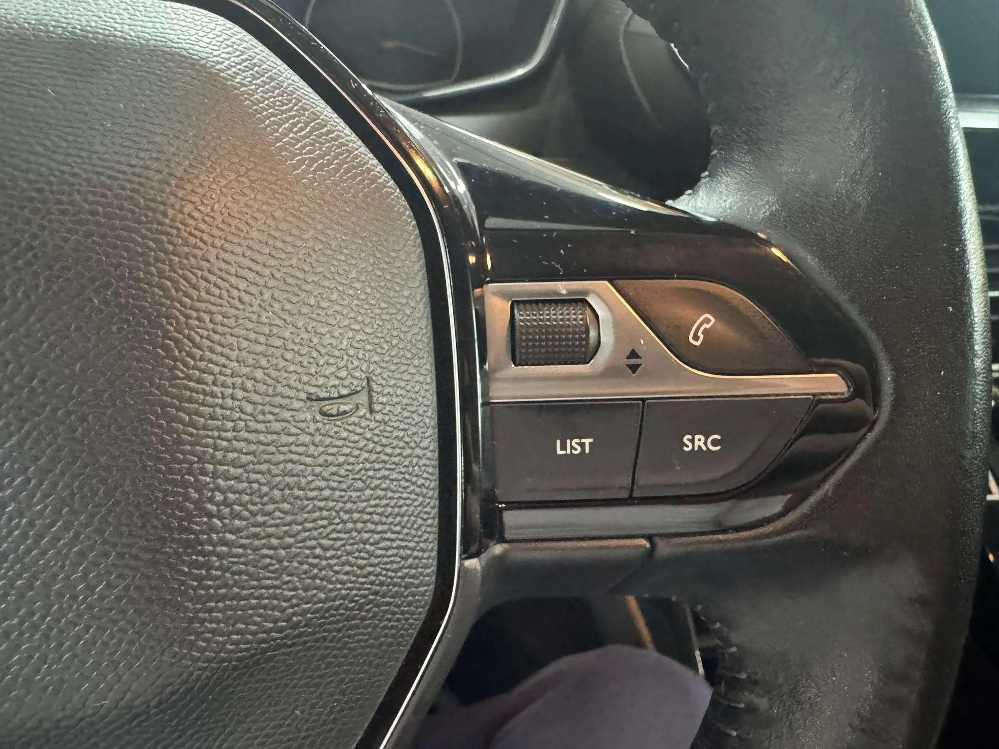 Peugeot 2008 Active Pack PureTech 100 BVM6 - foto 15