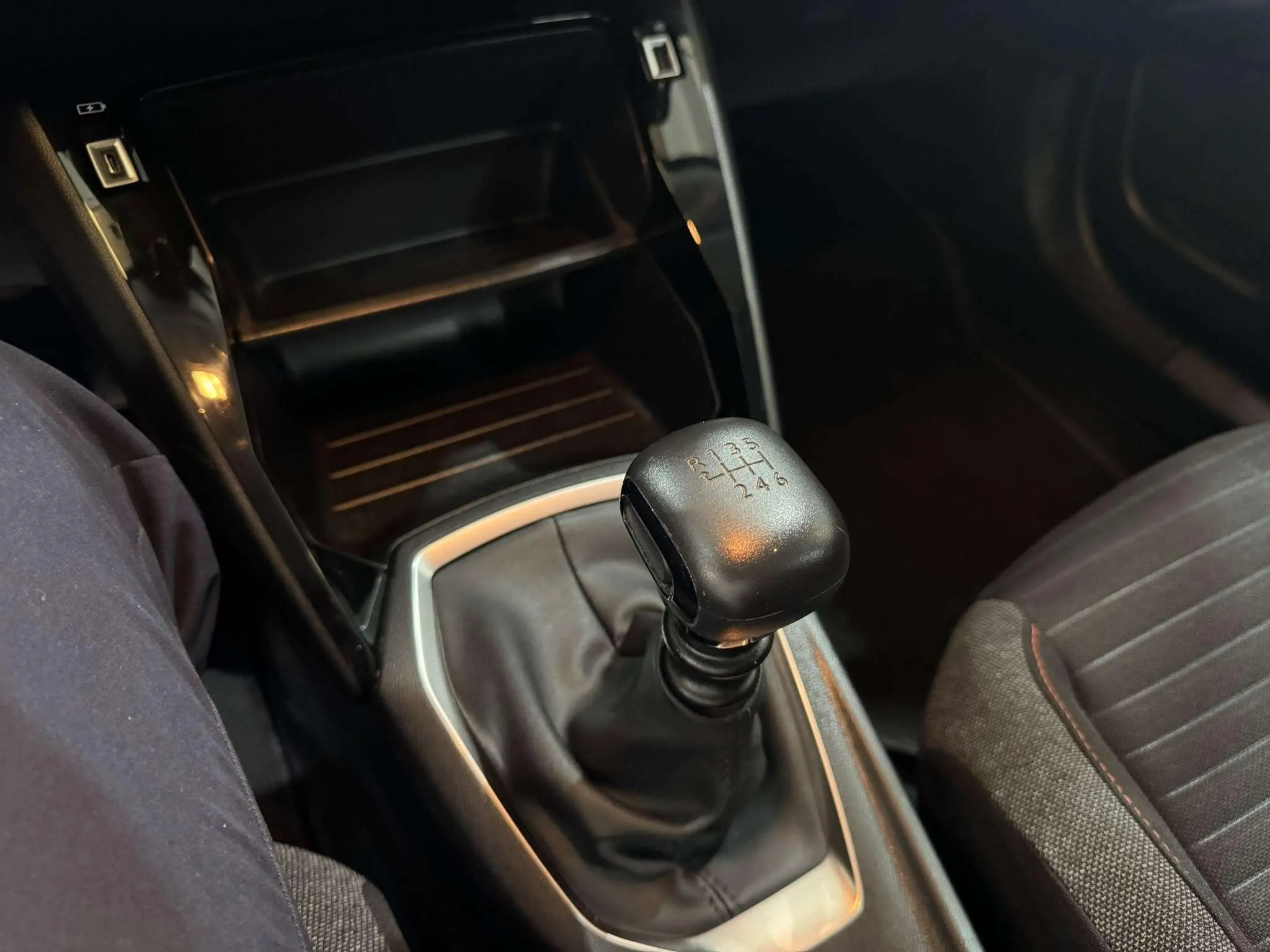 Peugeot 2008 Active Pack PureTech 100 BVM6 - foto 12