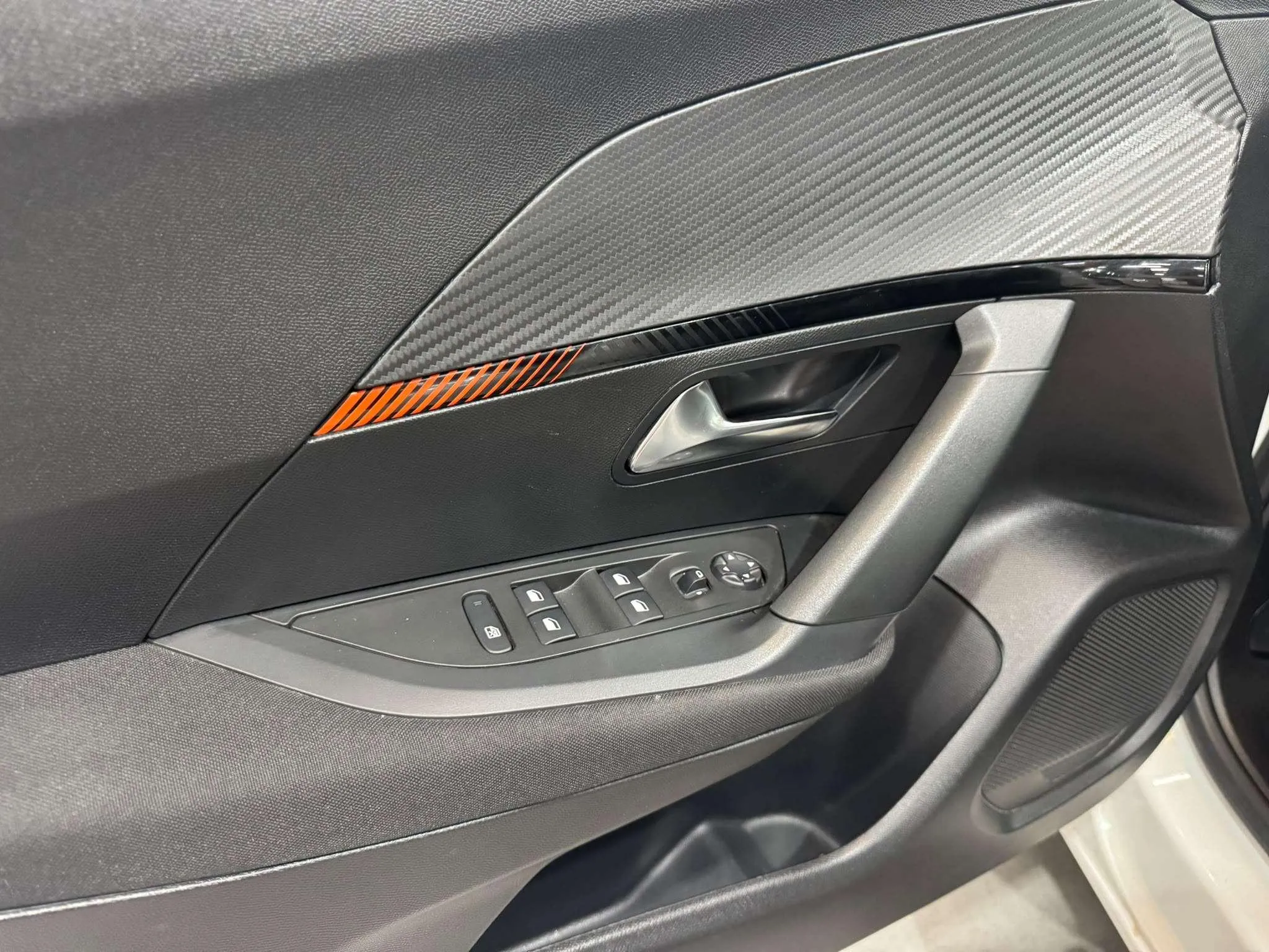 Peugeot 2008 Active Pack PureTech 100 BVM6 - foto 17