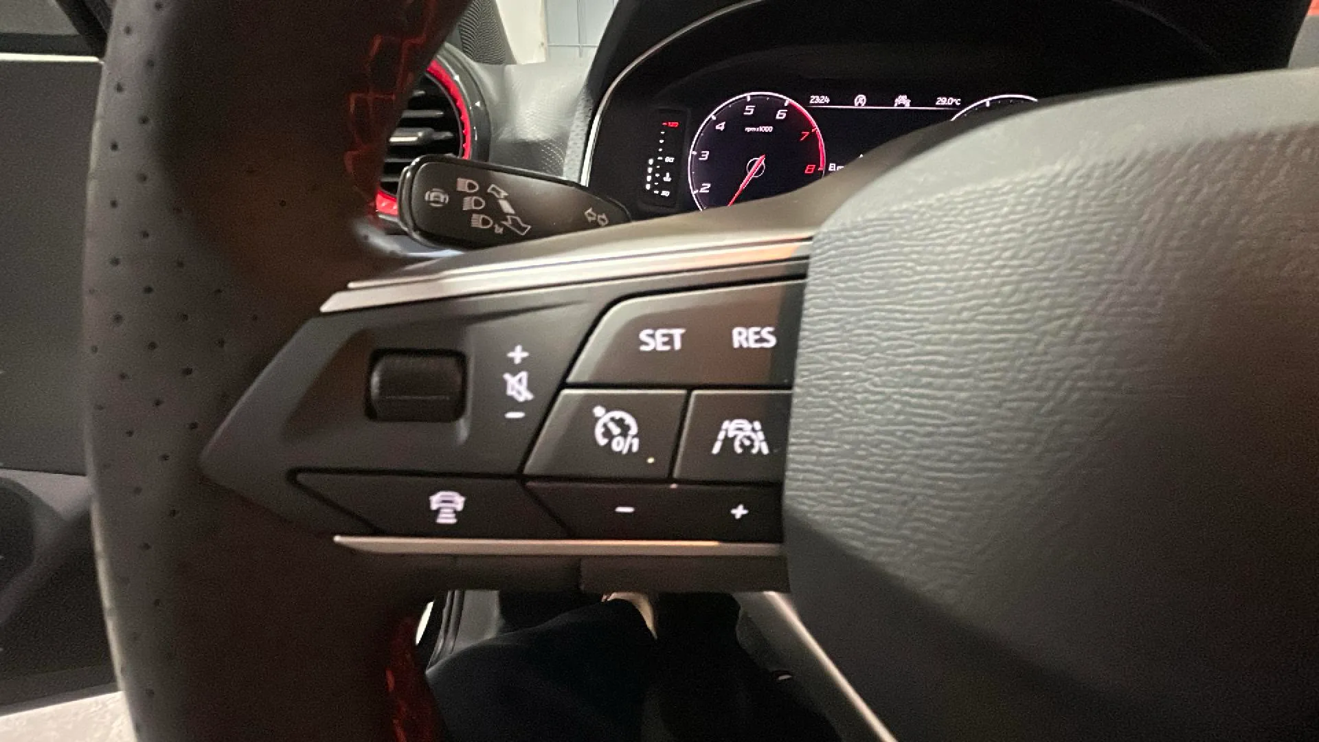 SEAT Arona 1.0 TSI FR - foto 23