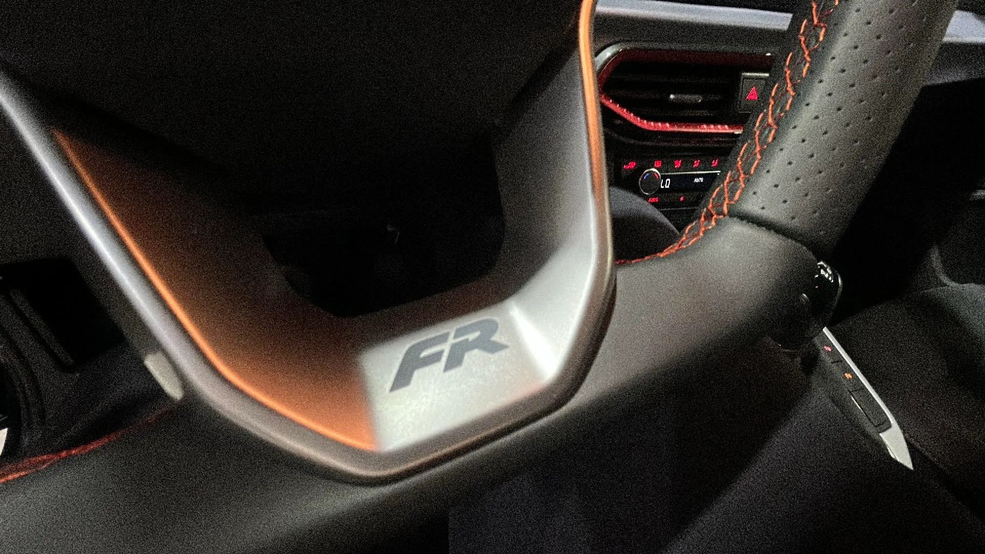 SEAT Arona 1.0 TSI FR - foto 26