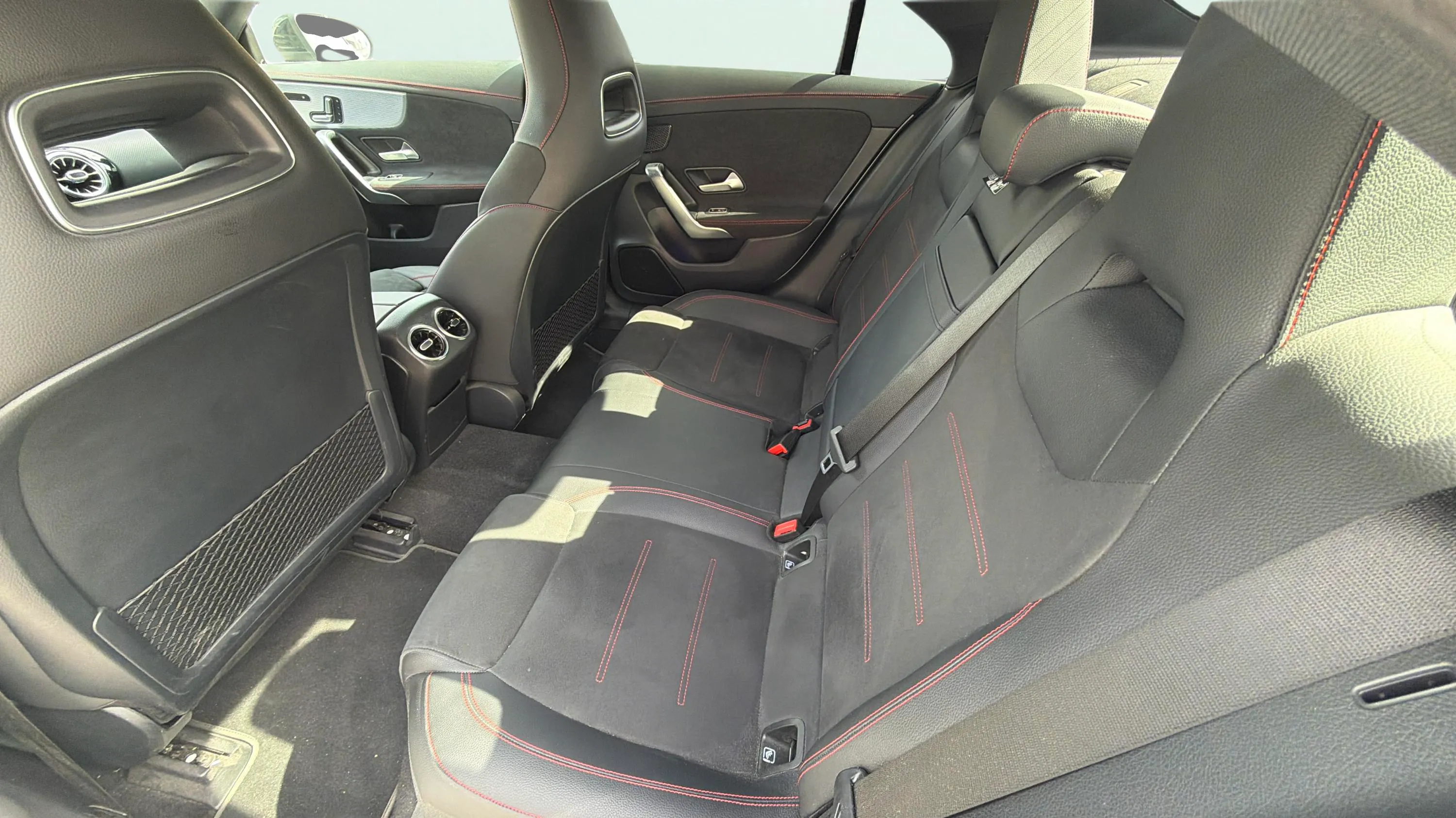 Mercedes-Benz CLA 200 - foto 18