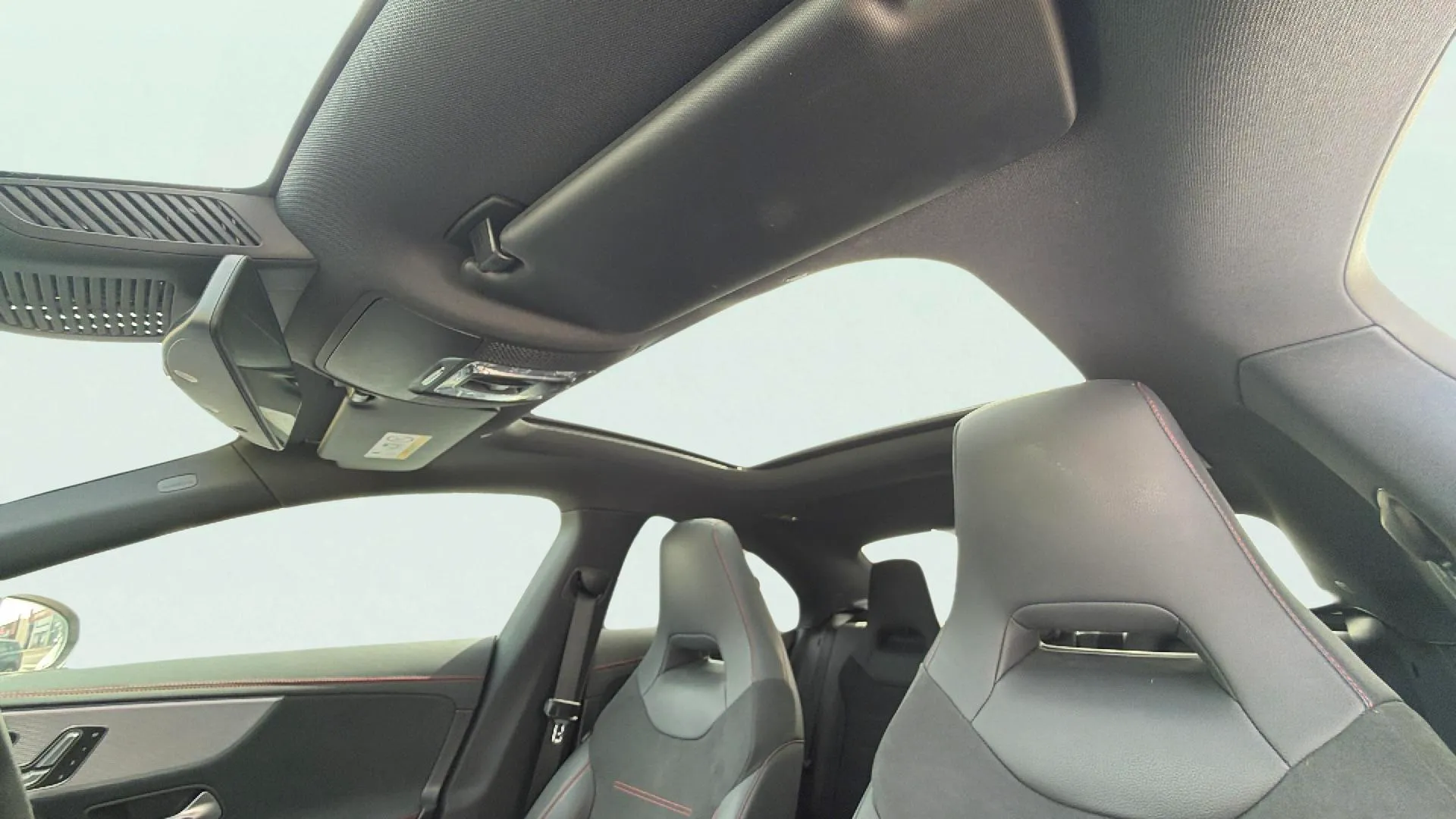 Mercedes-Benz CLA 200 - foto 17