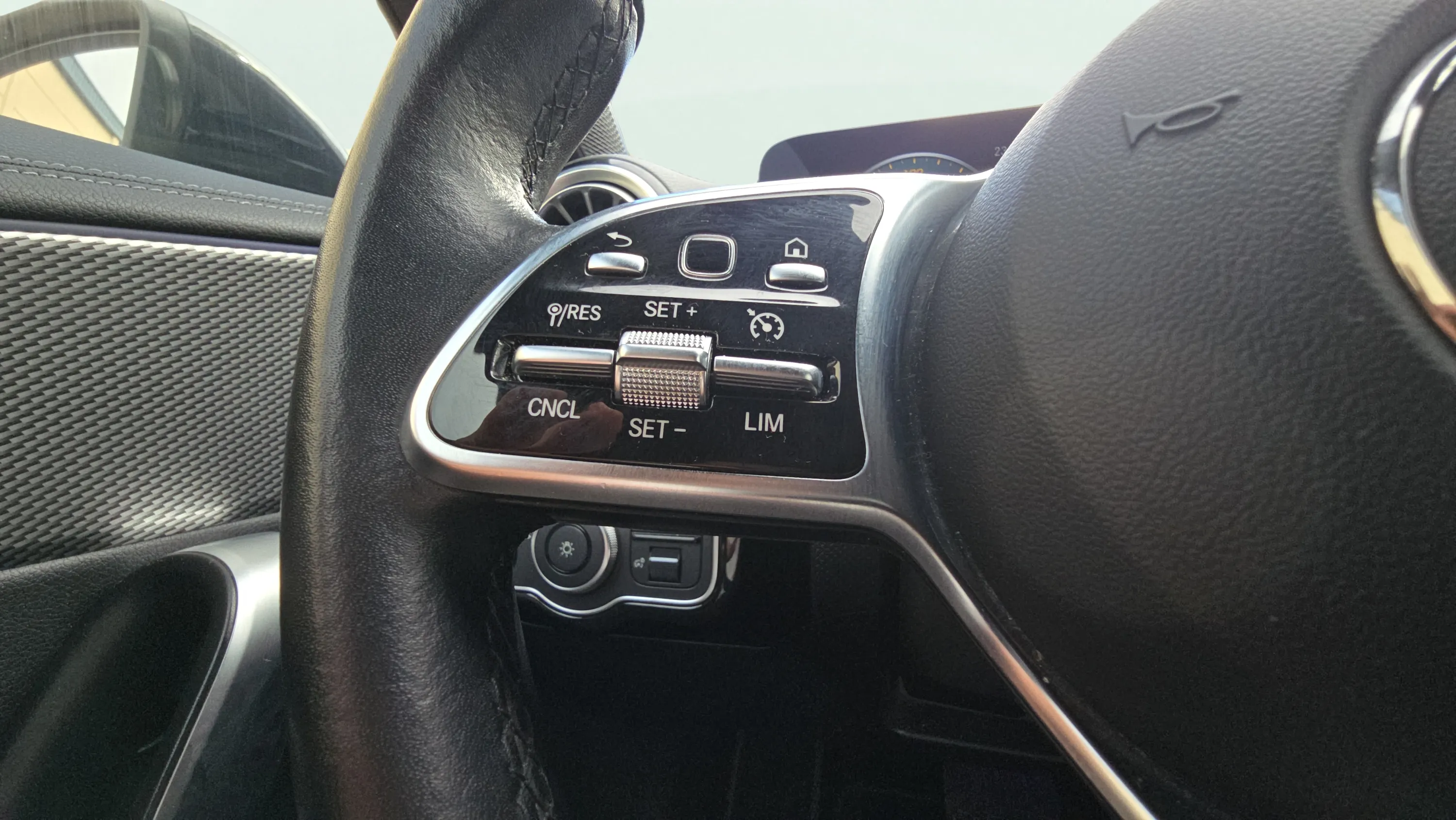 Mercedes-Benz CLA 180 - foto 16