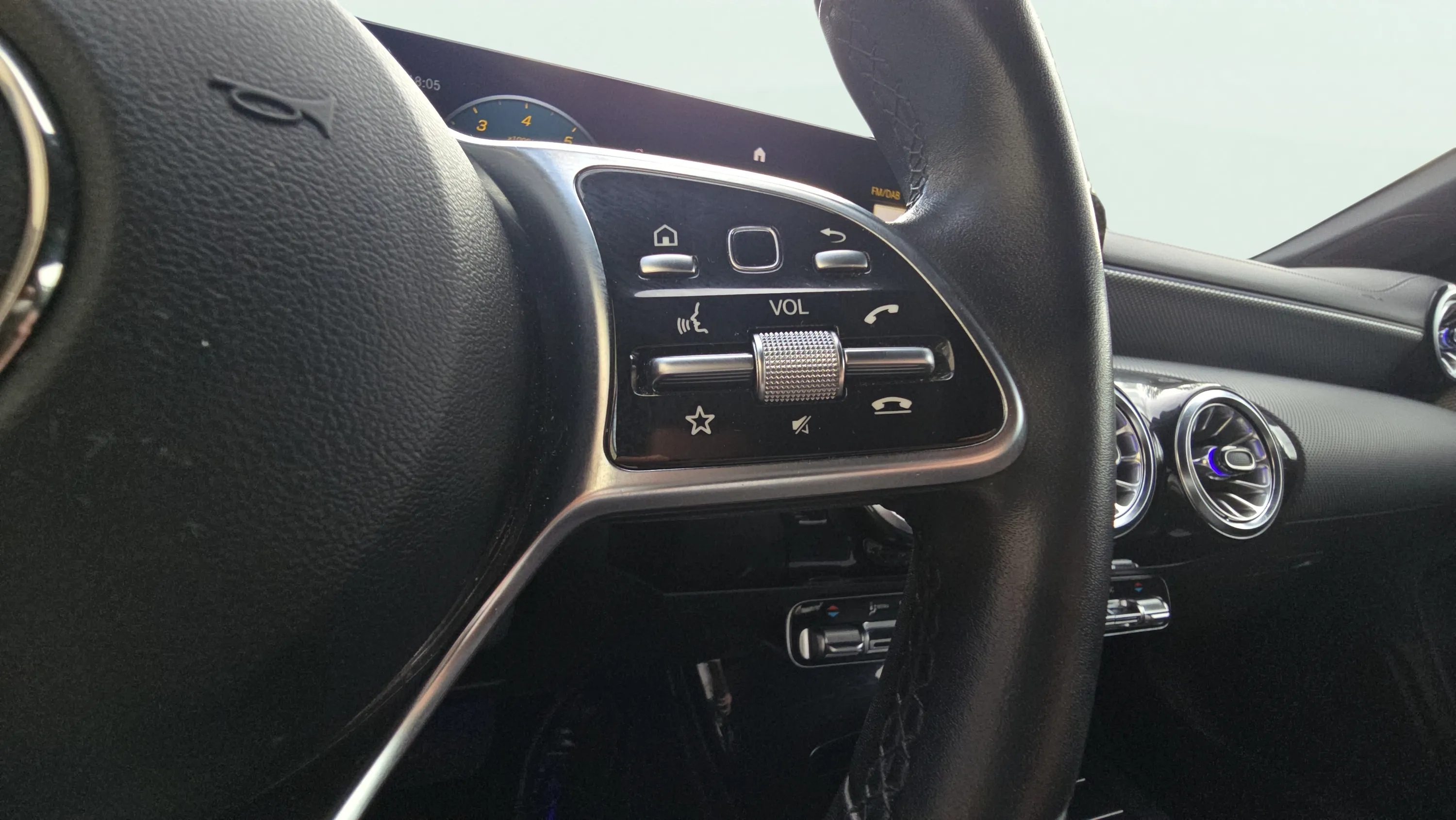 Mercedes-Benz CLA 180 - foto 17