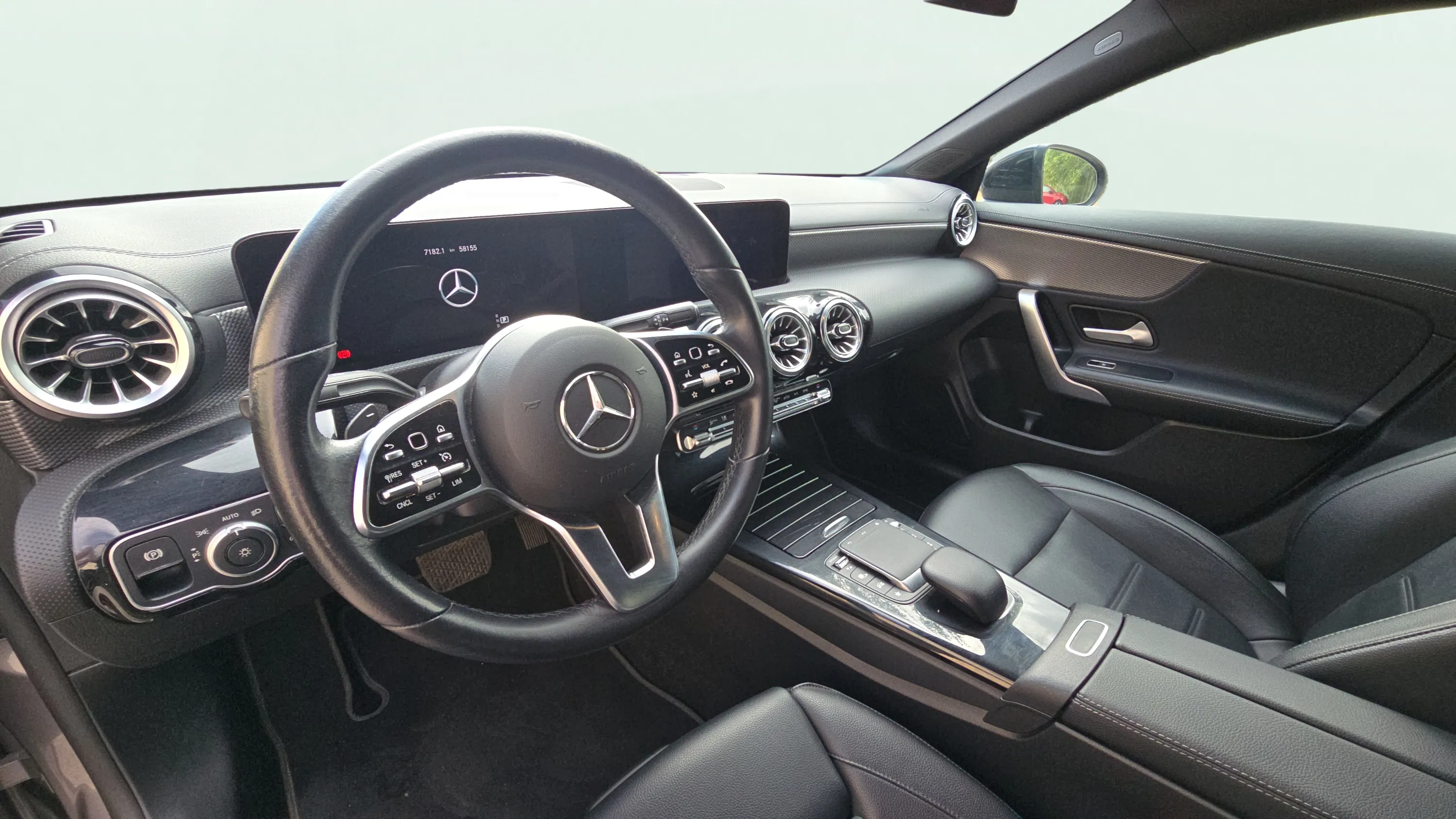 Mercedes-Benz CLA 180 - foto 12
