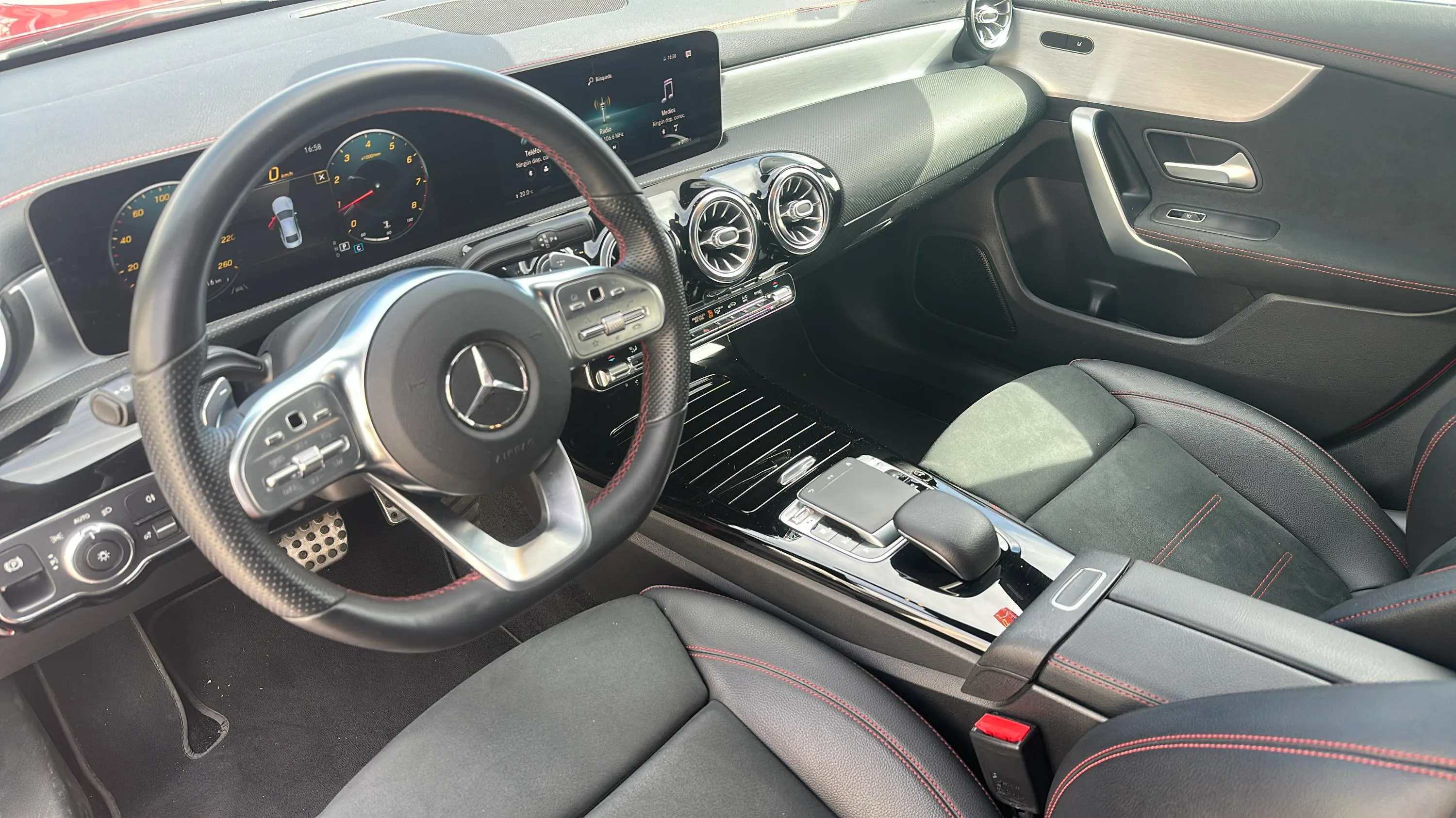 Mercedes-Benz CLA 180 - foto 9