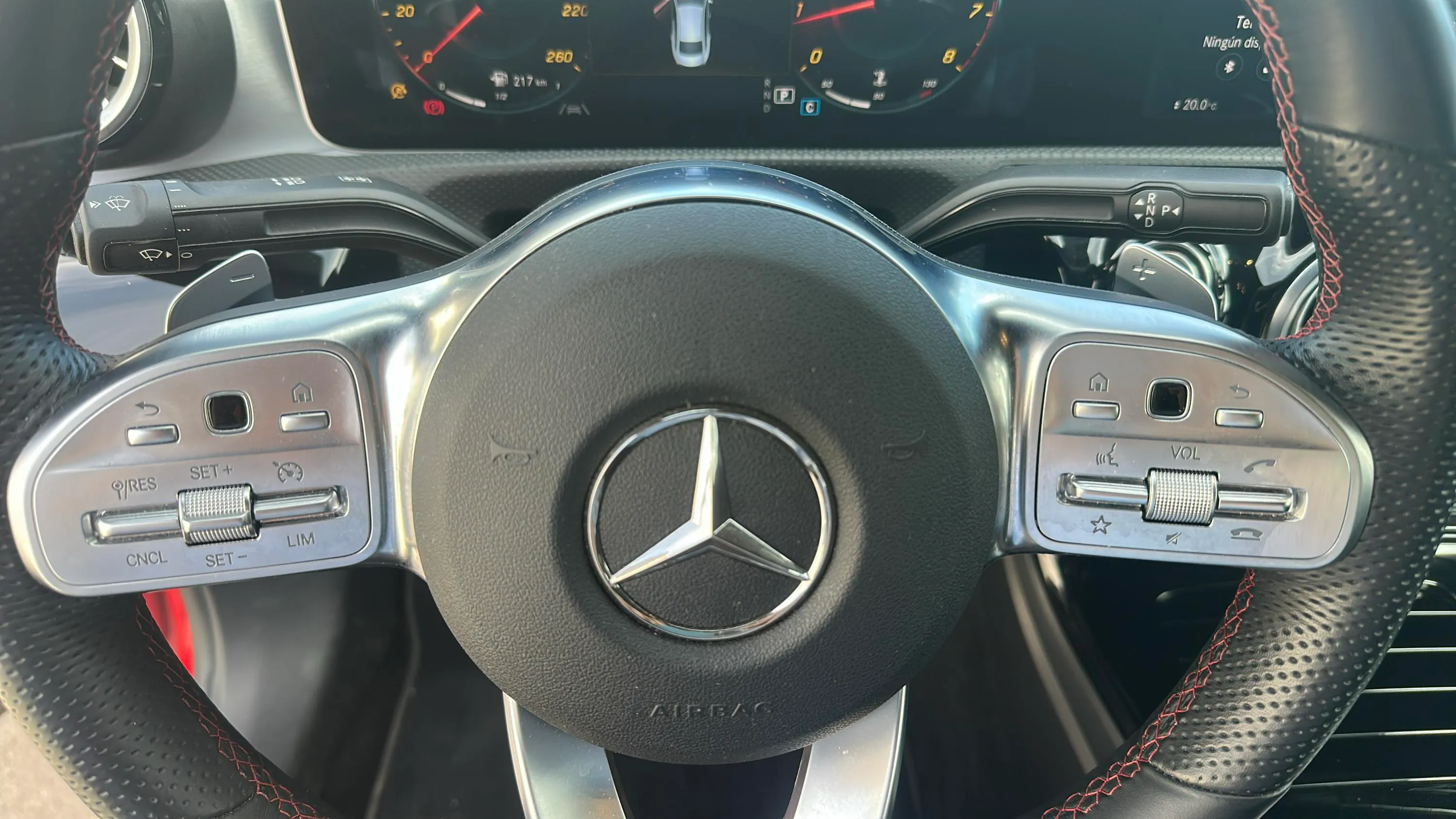 Mercedes-Benz CLA 180 - foto 16