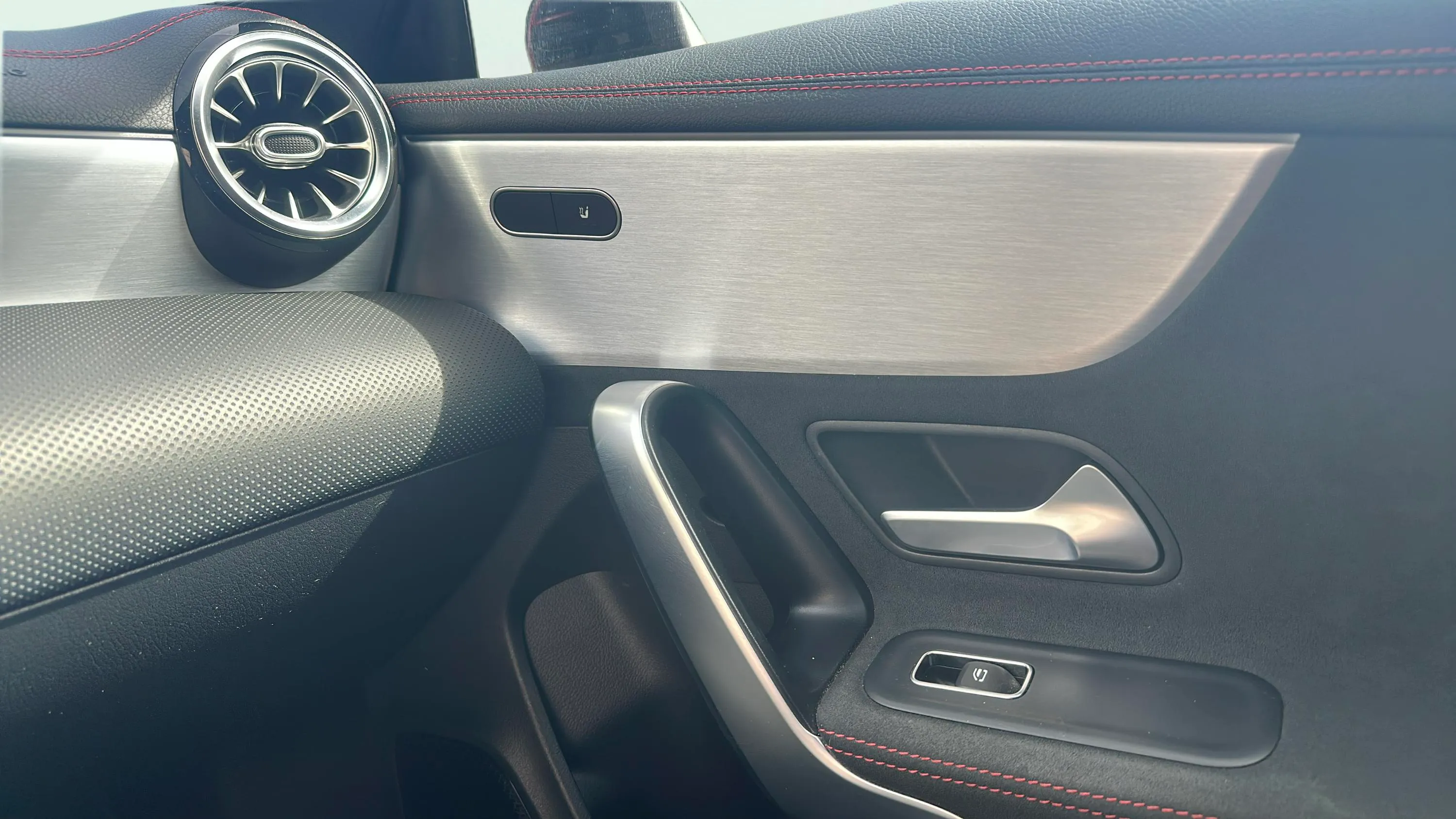 Mercedes-Benz CLA 180 - foto 21
