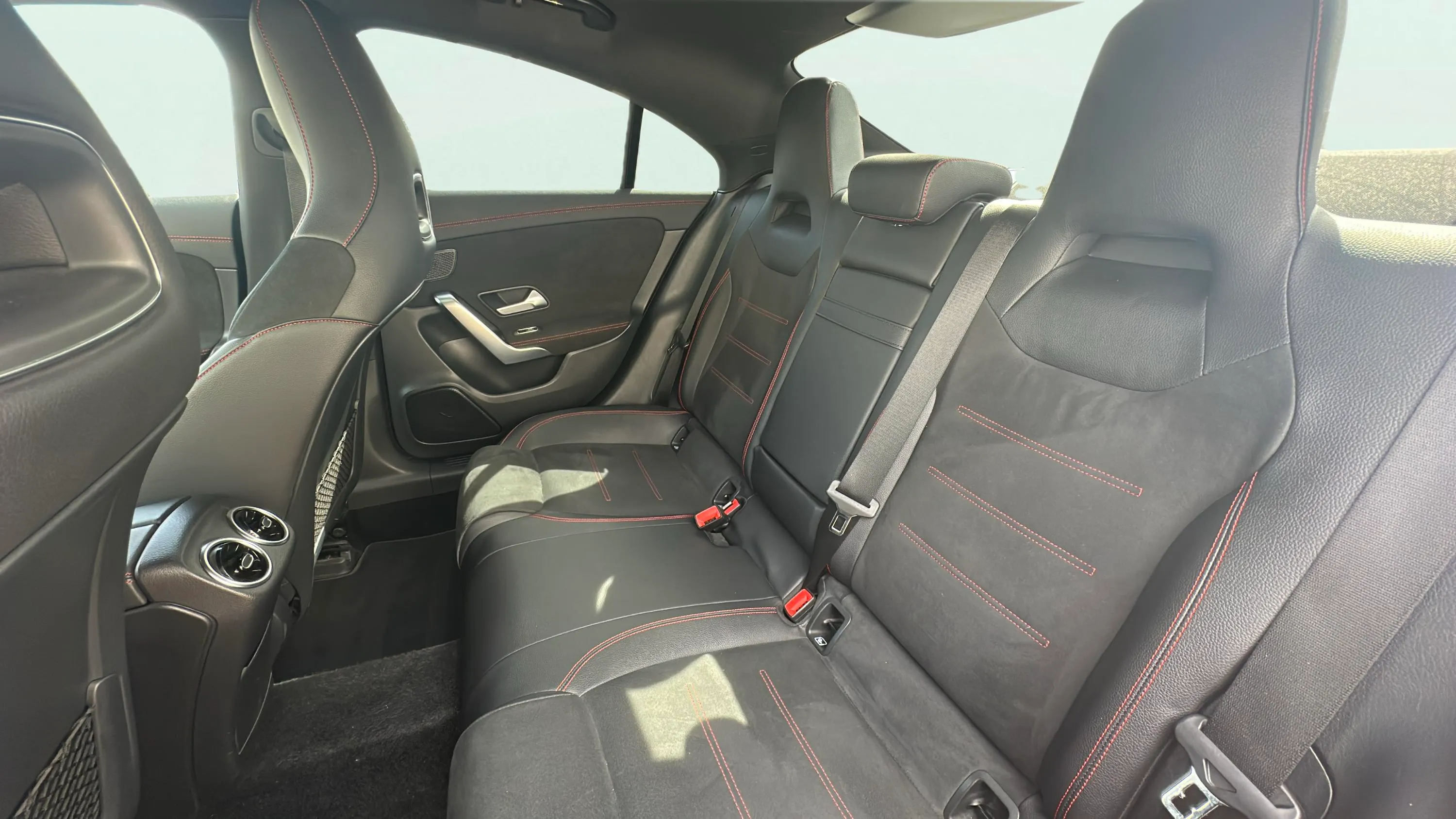 Mercedes-Benz CLA 180 - foto 20