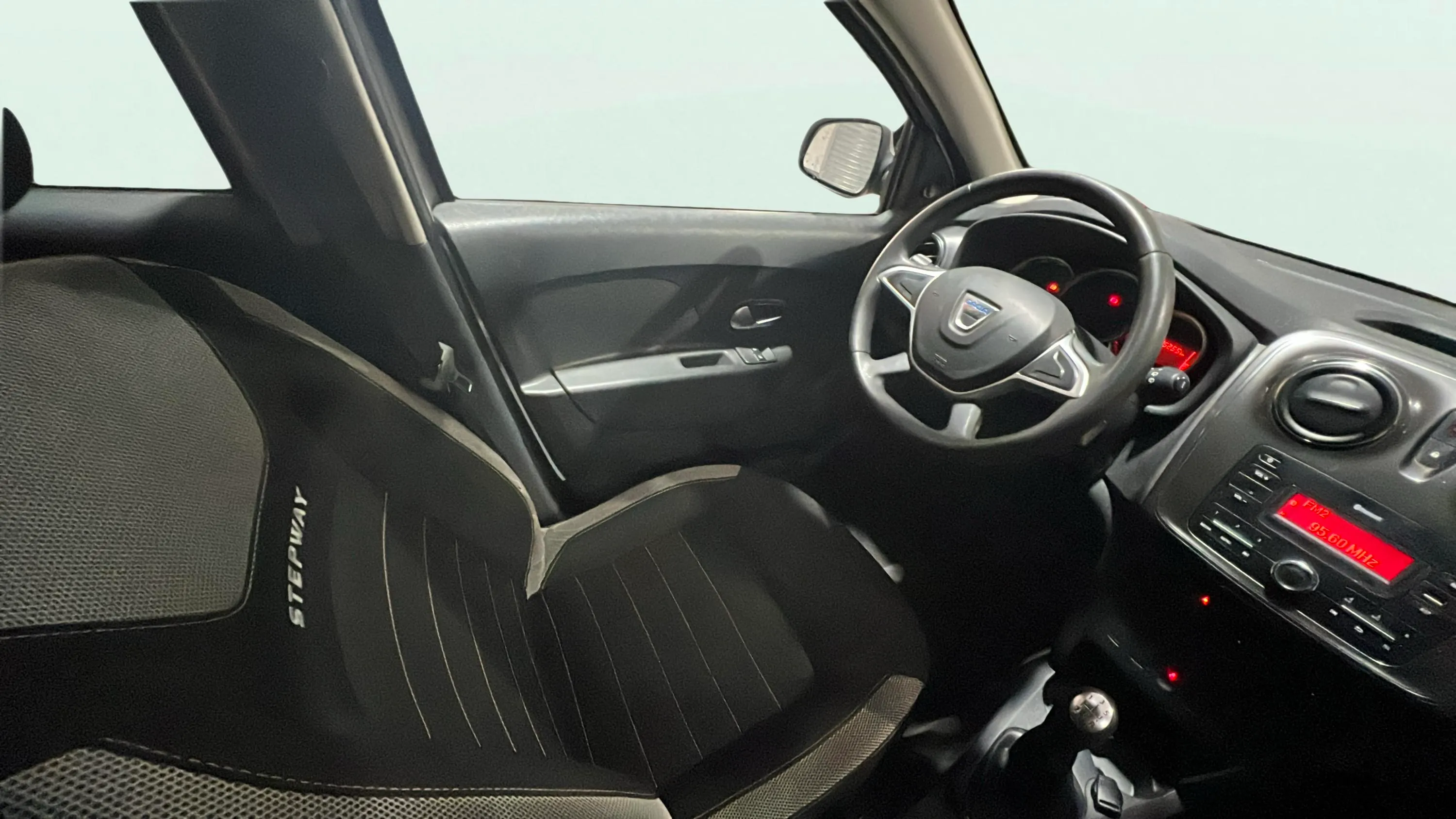 Dacia Sandero Comfort TCe - foto 9