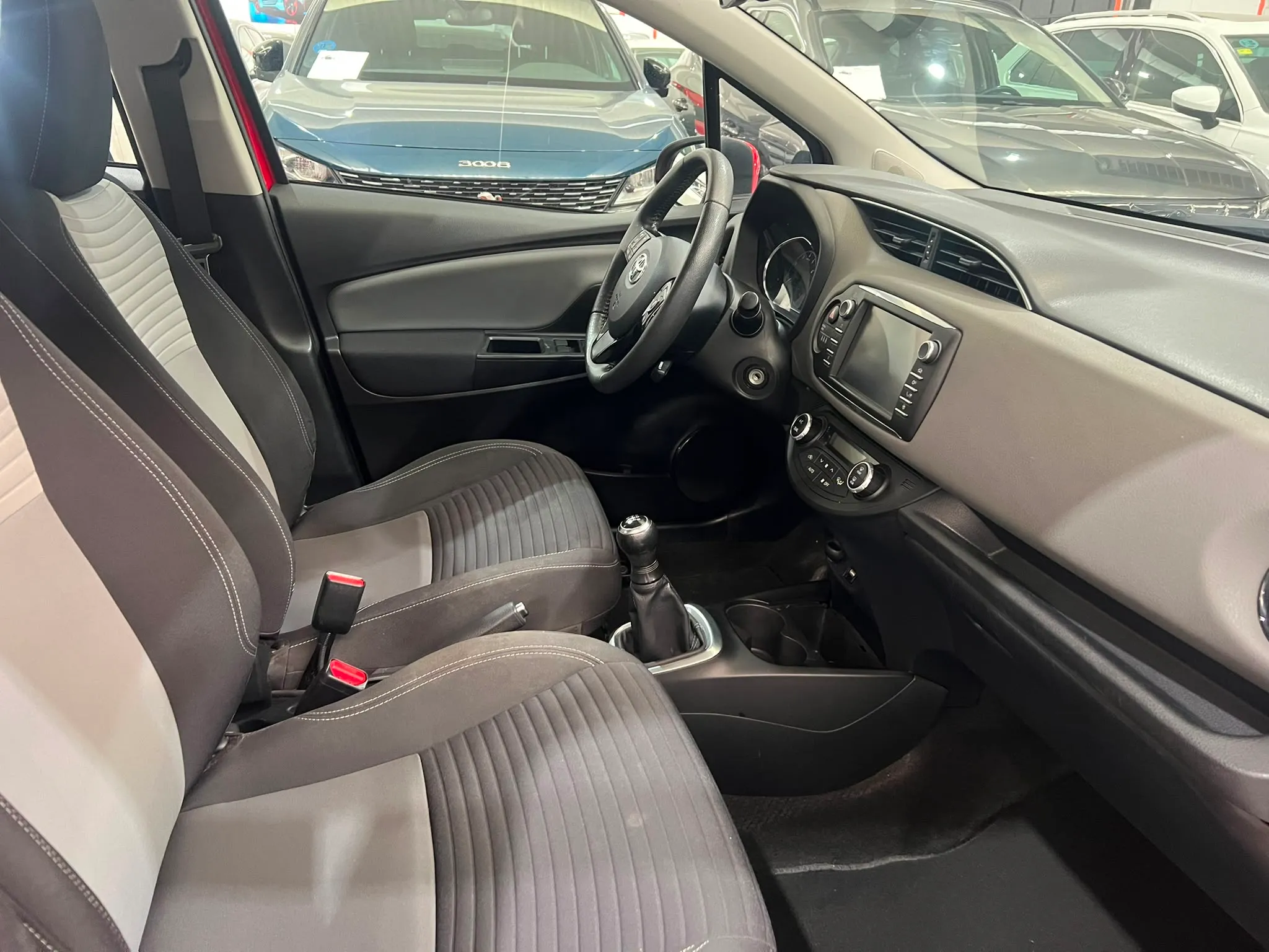 Toyota Yaris 1.0 70 Active - foto 18