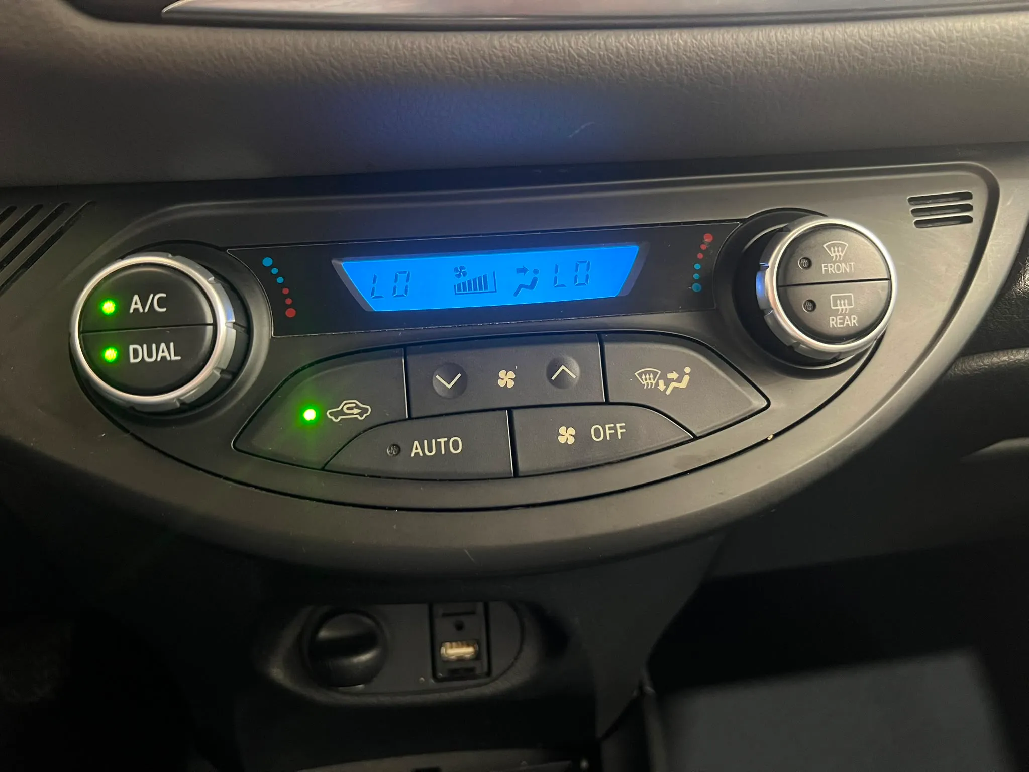 Toyota Yaris 1.0 70 Active - foto 21