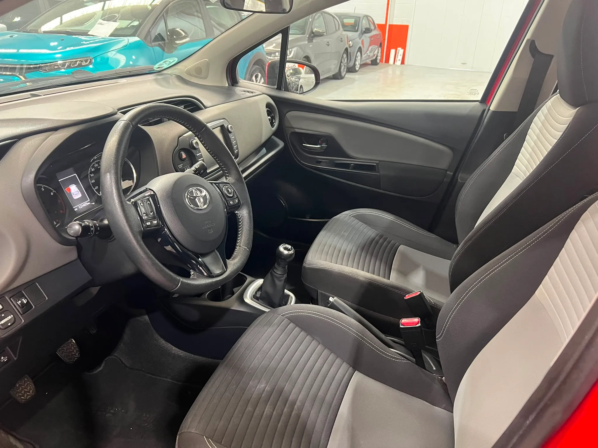 Toyota Yaris 1.0 70 Active - foto 17