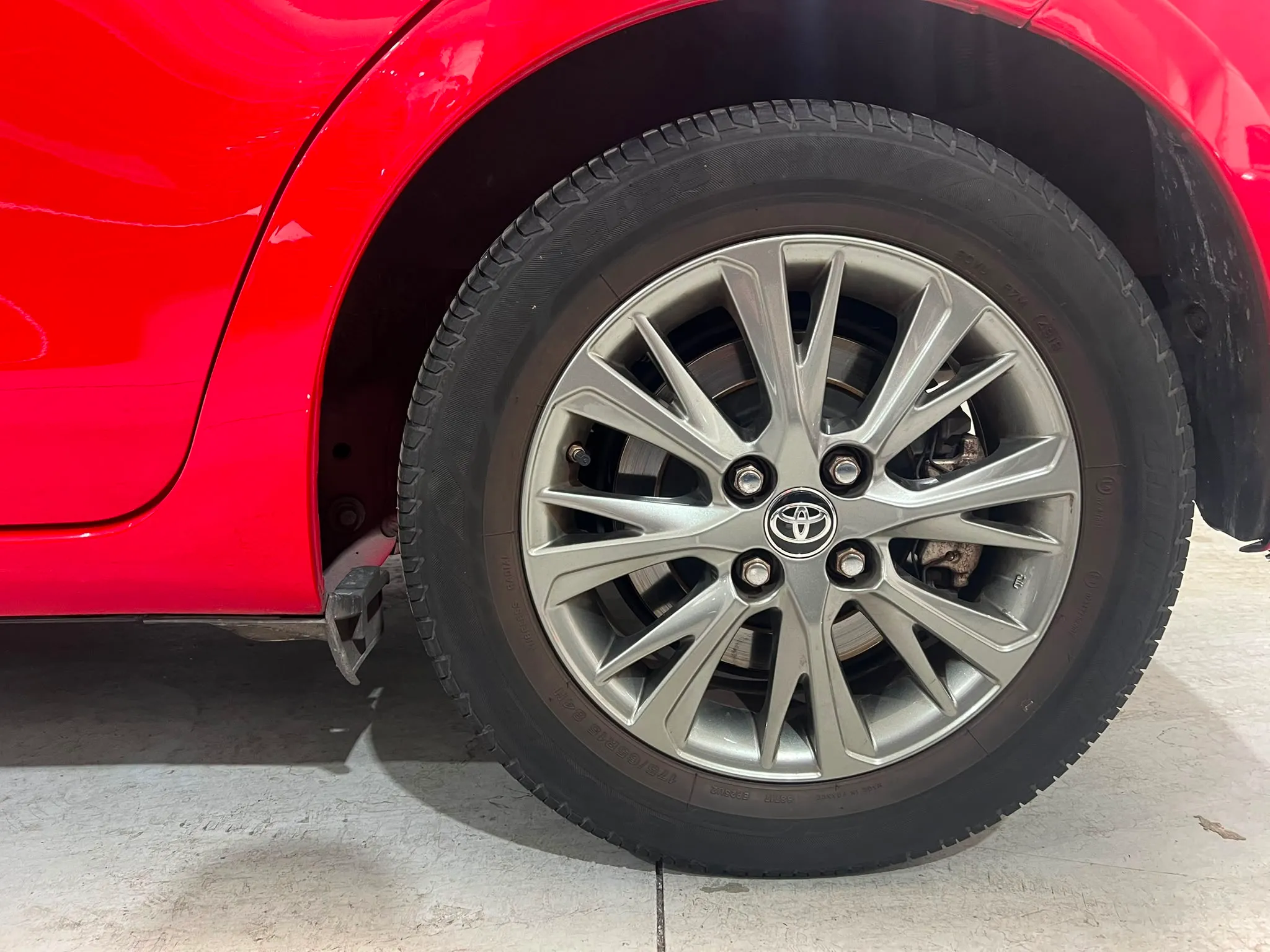 Toyota Yaris 1.0 70 Active - foto 8
