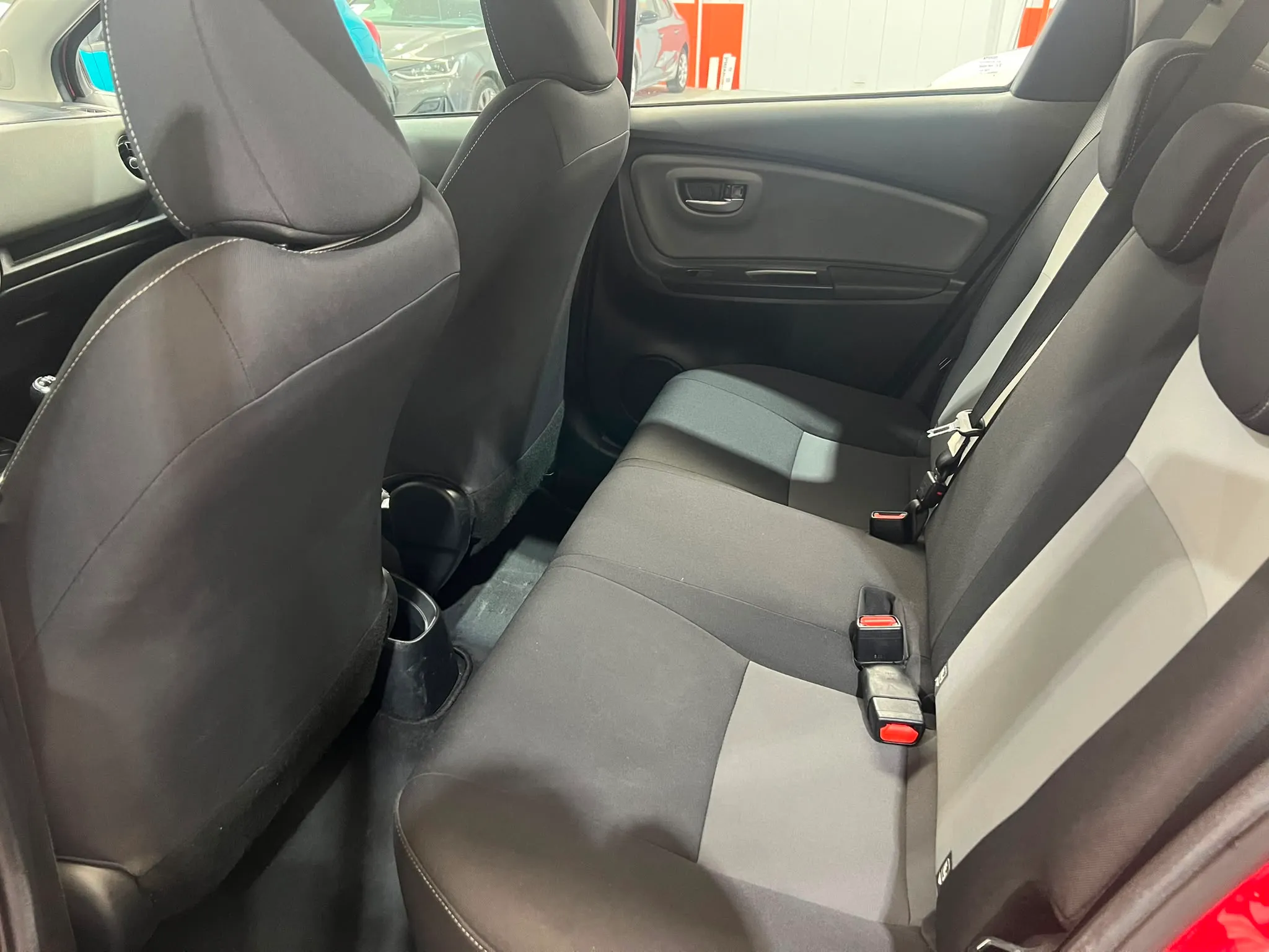 Toyota Yaris 1.0 70 Active - foto 19
