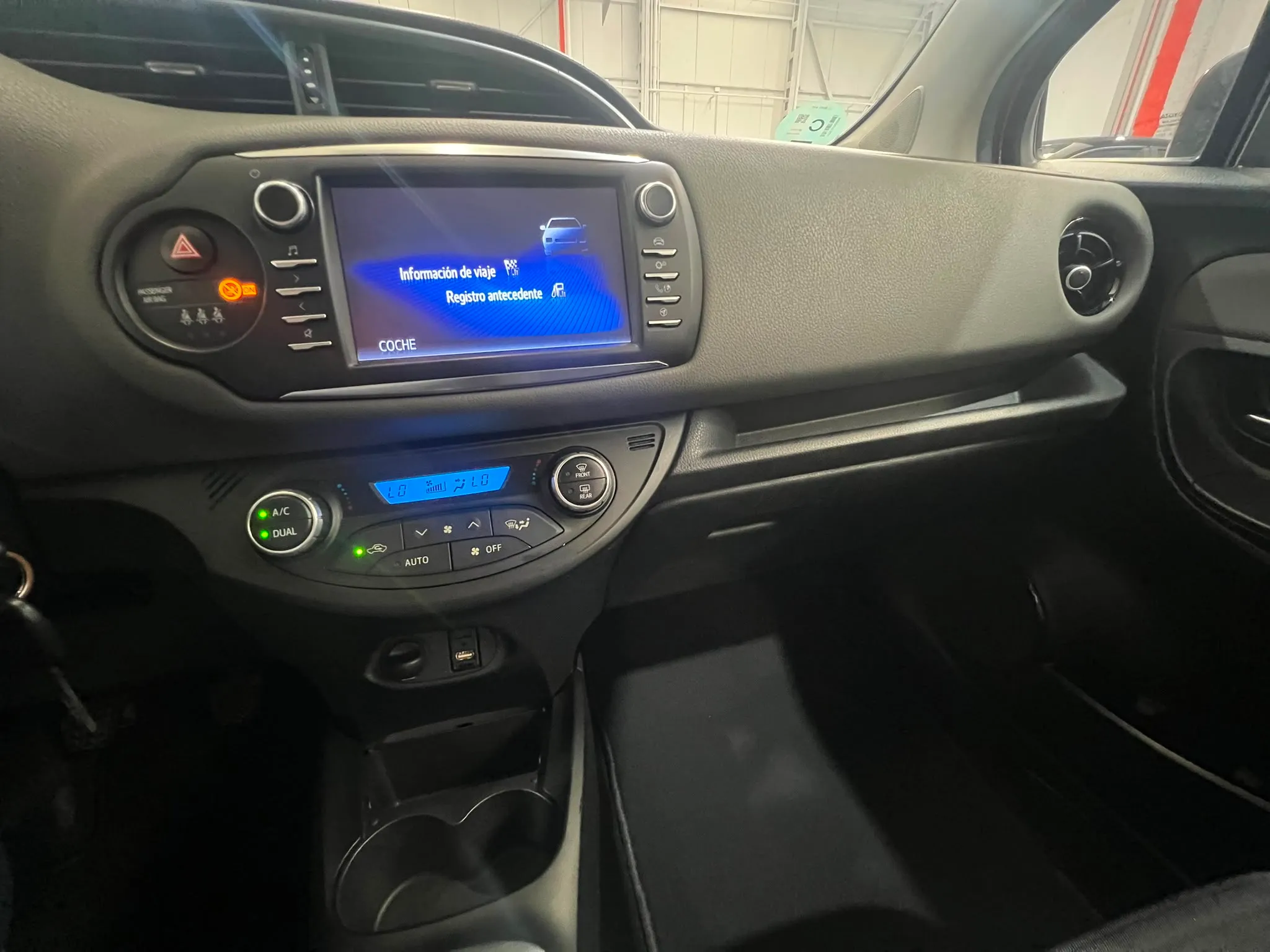 Toyota Yaris 1.0 70 Active - foto 23