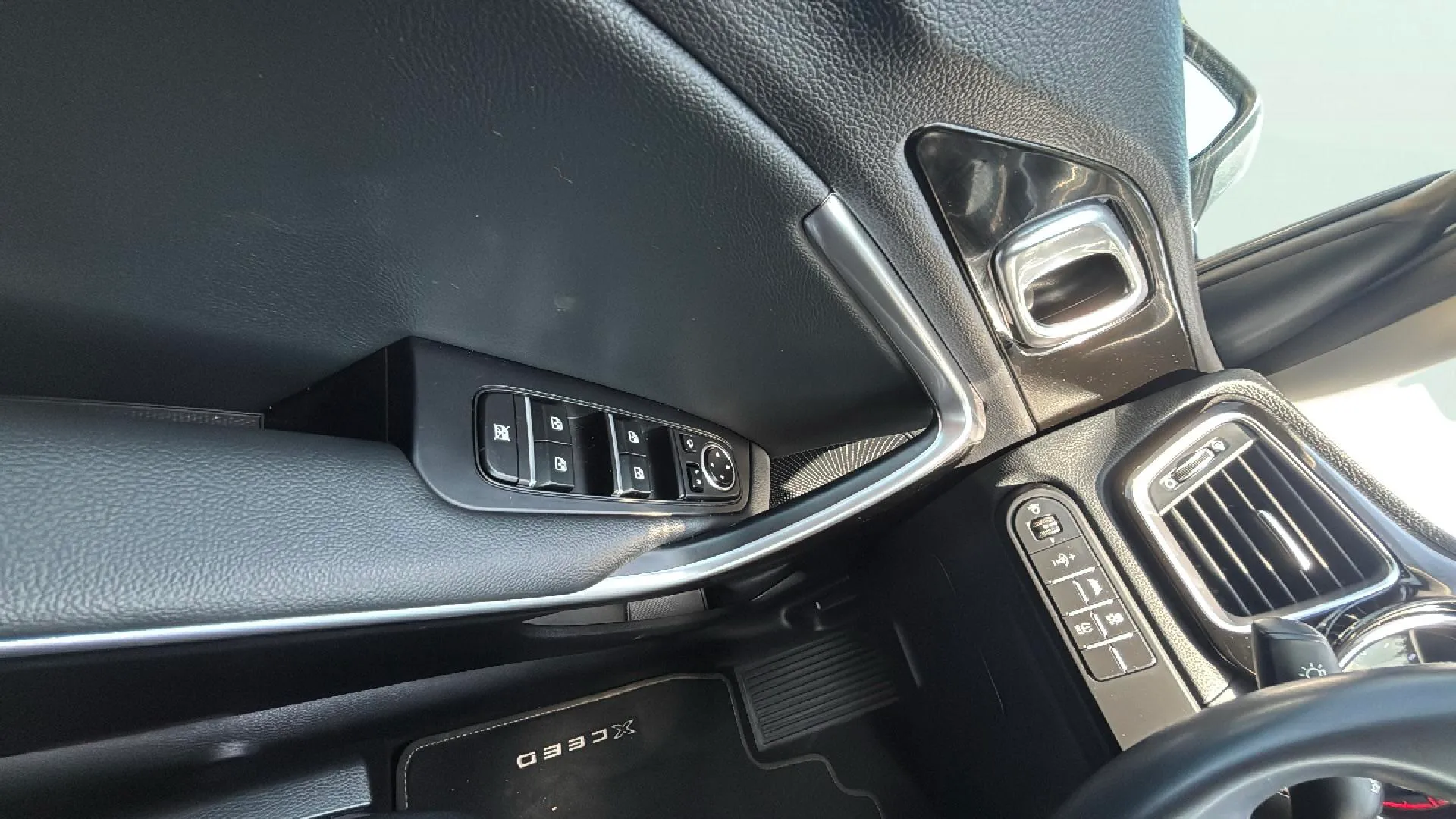 Kia Ceed 1.5 MHEV GT Line DCT - foto 18