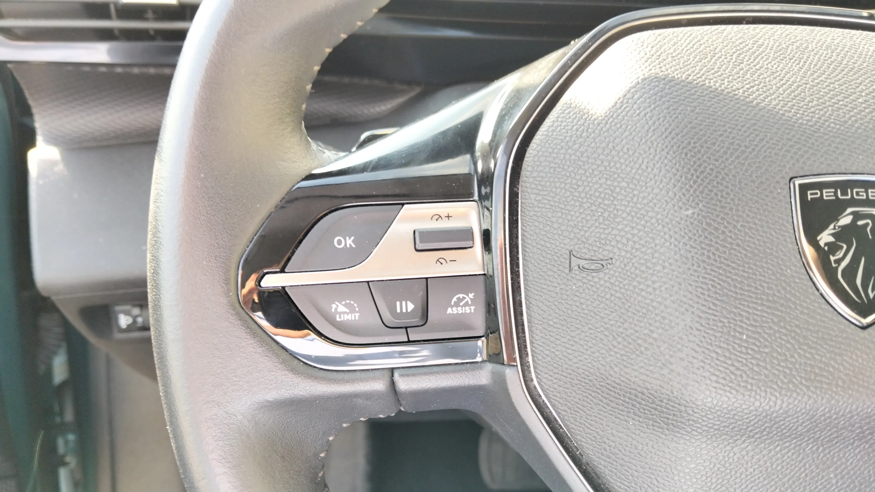 Peugeot 308 SW Allure BlueHDi 130 EAT8 - foto 12