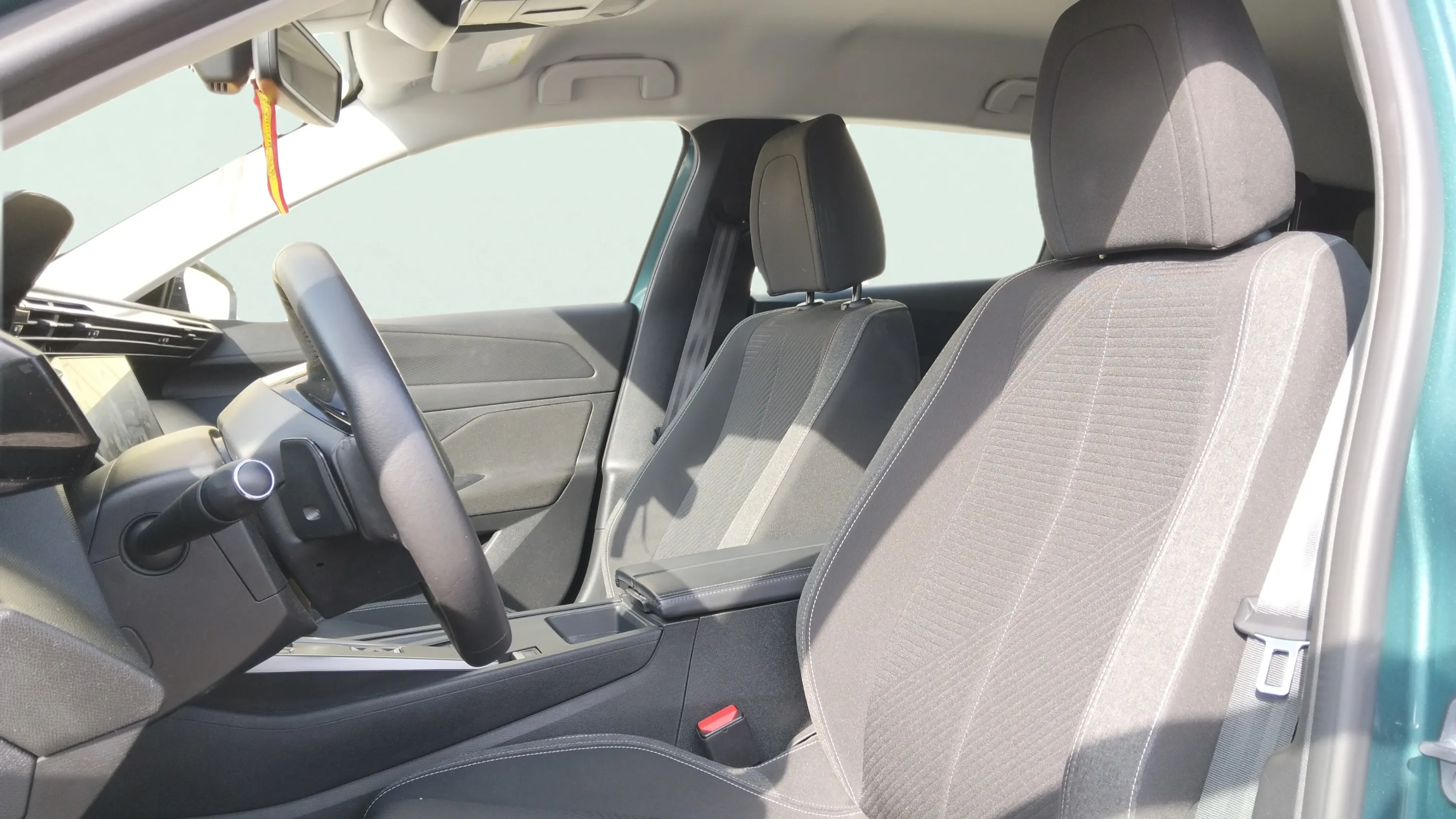 Peugeot 308 SW Allure BlueHDi 130 EAT8 - foto 16