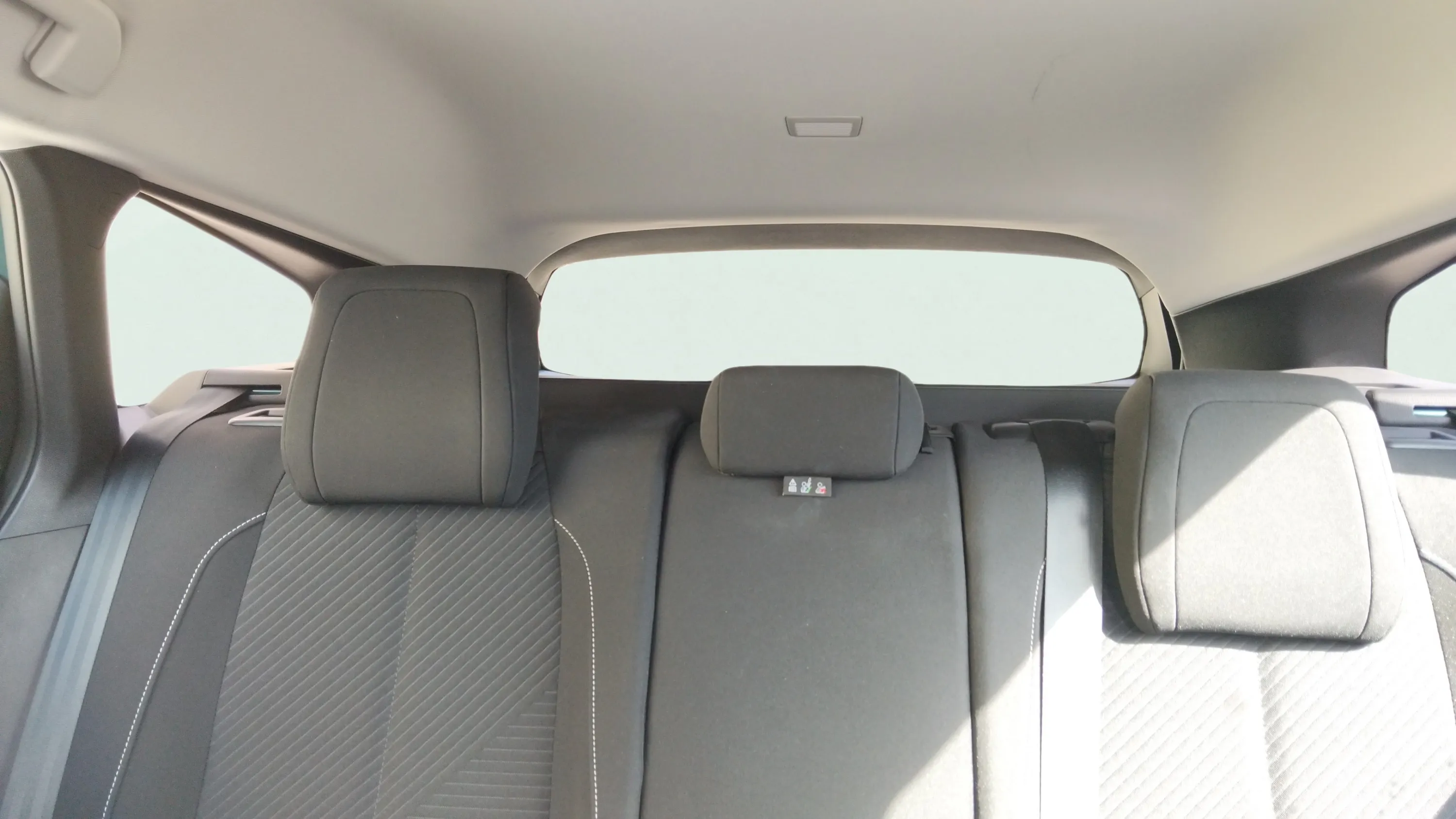 Peugeot 308 SW Allure BlueHDi 130 EAT8 - foto 17