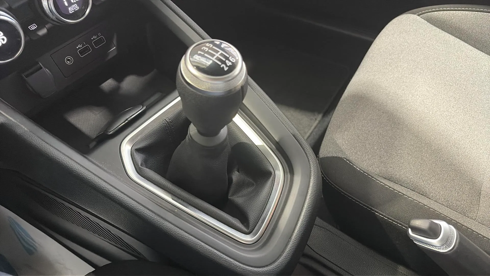 Mitsubishi Colt 100T Kaiteki - foto 17
