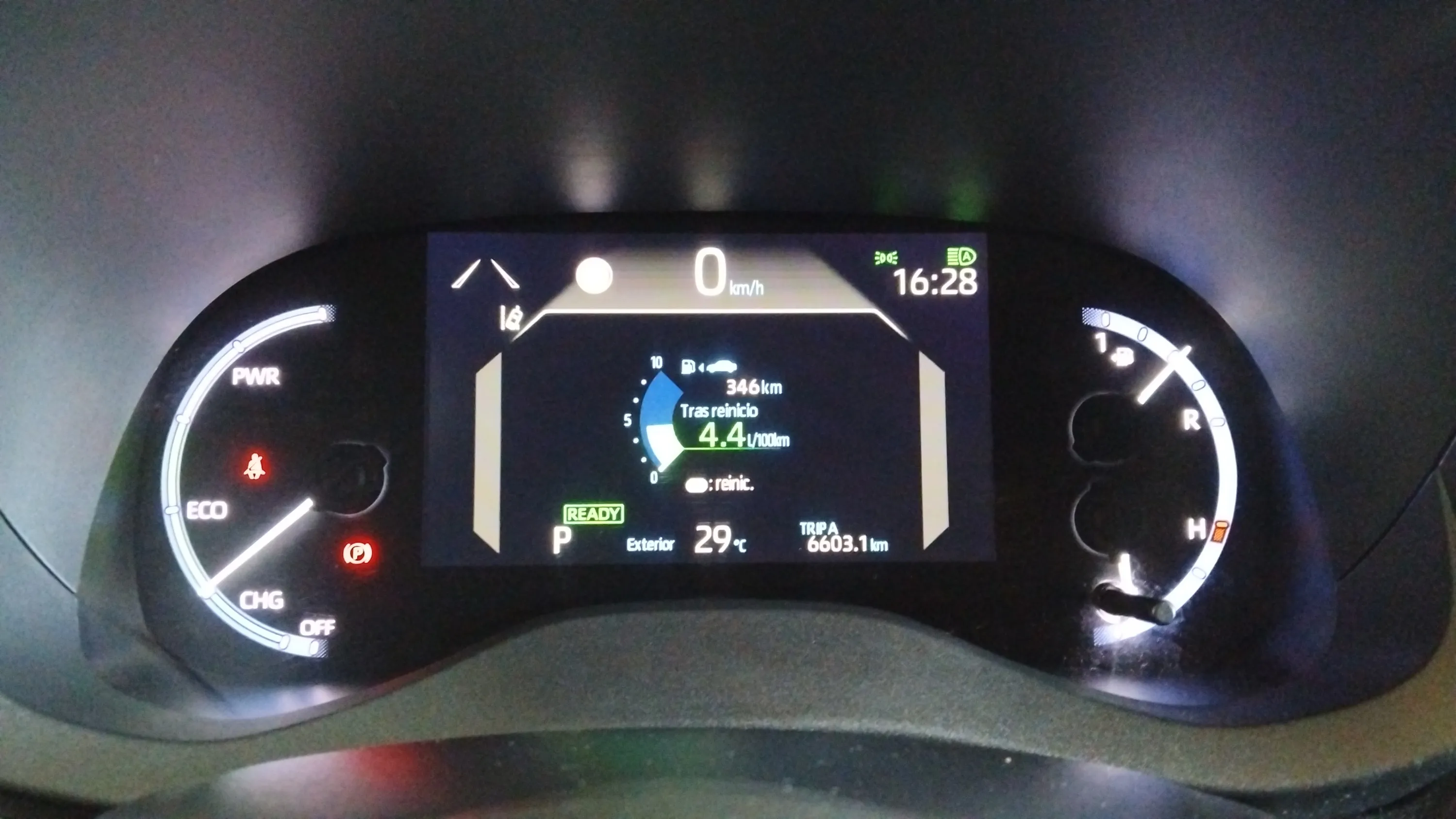 Toyota Yaris Cross 1.5 120H Adventure - foto 8