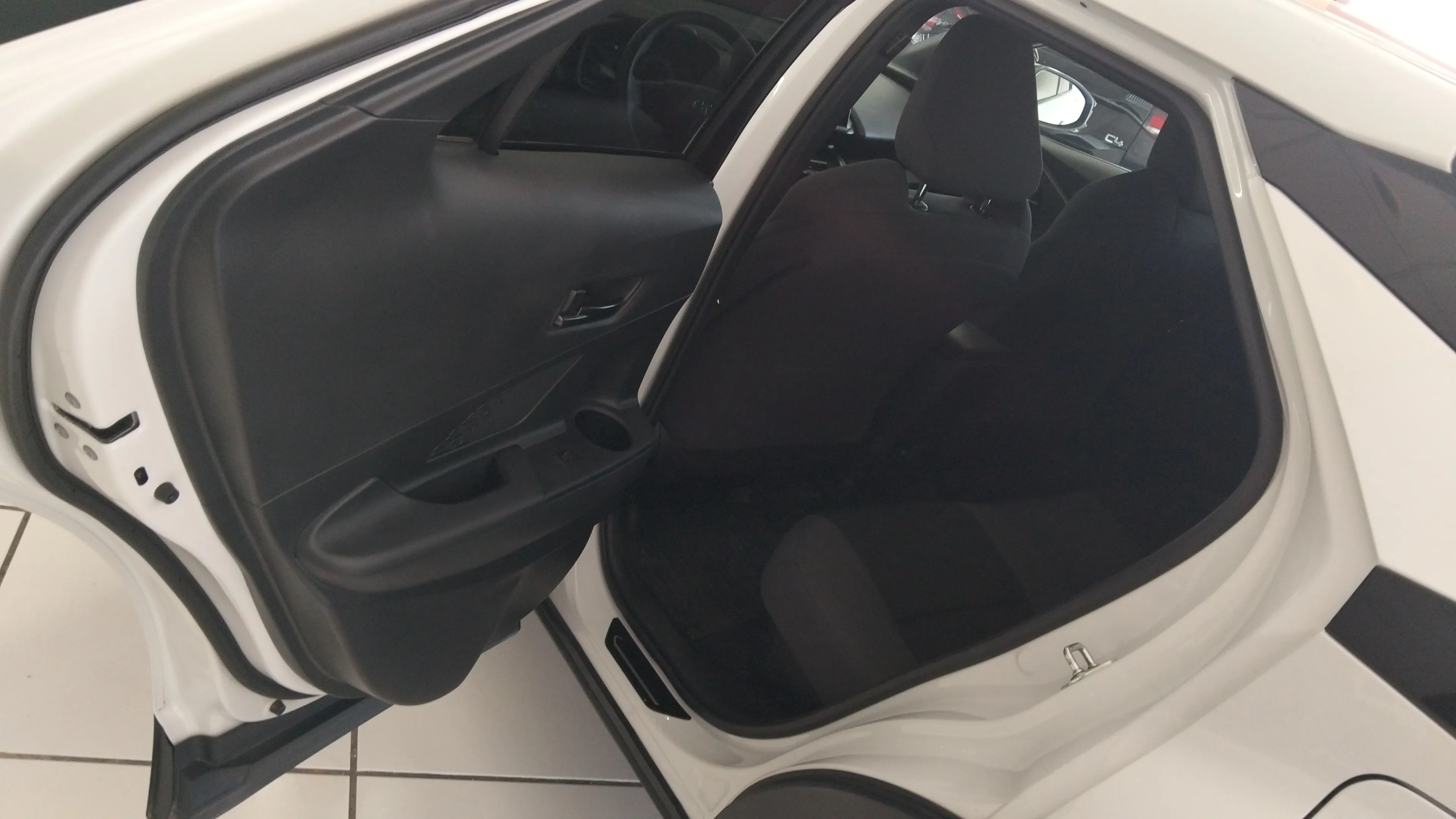 Toyota C-HR 1.8 140H Advance - foto 11